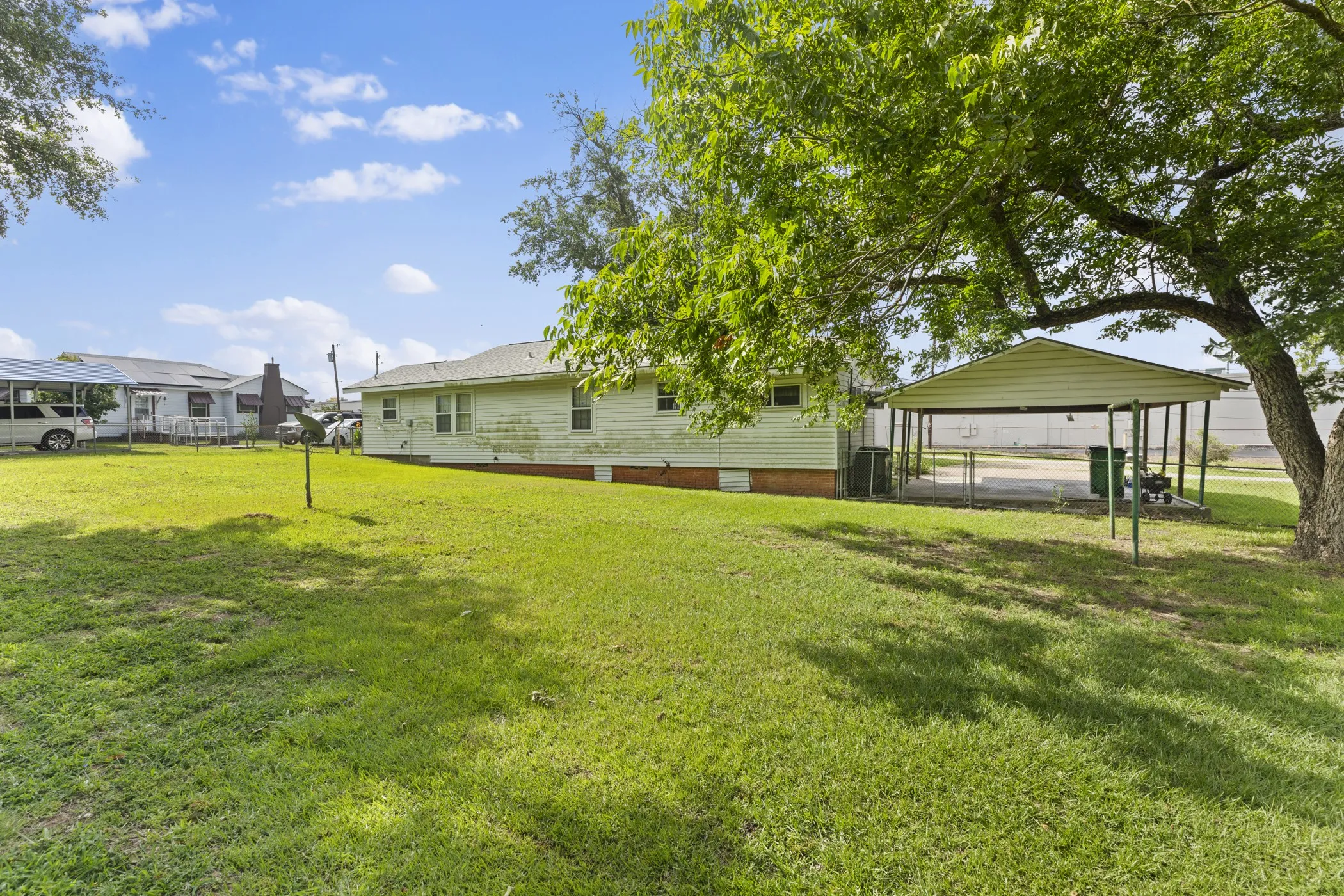 Single Family Residence For Sale in Anderson County , 117 Moore Drive, Palestine, Texas 75801, 2 Bedroom, 2 Bathroom, Garage spaces, 1,254 Sqft, built in 1950, mls#21376841, Real Estate Agent in Palestine, Homes For Sale in Anderson county, Homes For Sale in Palestine, Realtor in Palestine Texas, Real Estate Brokerage Independent Realty Texas, Luminita Cordes Realtor
