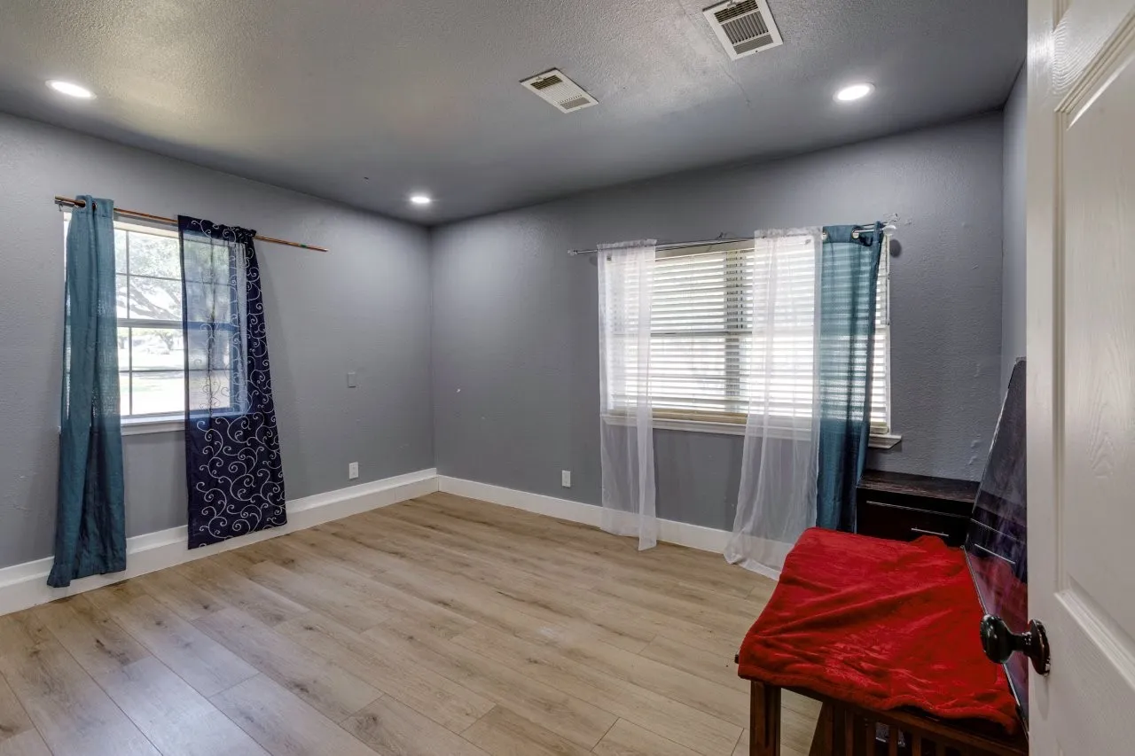 Single Family Residence For Sale in Dallas County , 478 Birchwood Drive, Garland, Texas 75043, 3 Bedroom, 2 Bathroom, Garage spaces, 1,756 Sqft, built in 1969, mls#21373042, Real Estate Agent in Garland, Homes For Sale in Dallas county, Homes For Sale in Garland, Realtor in Garland Texas, Real Estate Brokerage Independent Realty Texas, Luminita Cordes Realtor