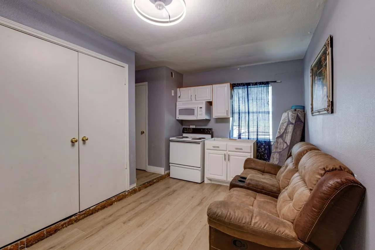 Single Family Residence For Sale in Dallas County , 478 Birchwood Drive, Garland, Texas 75043, 3 Bedroom, 2 Bathroom, Garage spaces, 1,756 Sqft, built in 1969, mls#21373042, Real Estate Agent in Garland, Homes For Sale in Dallas county, Homes For Sale in Garland, Realtor in Garland Texas, Real Estate Brokerage Independent Realty Texas, Luminita Cordes Realtor