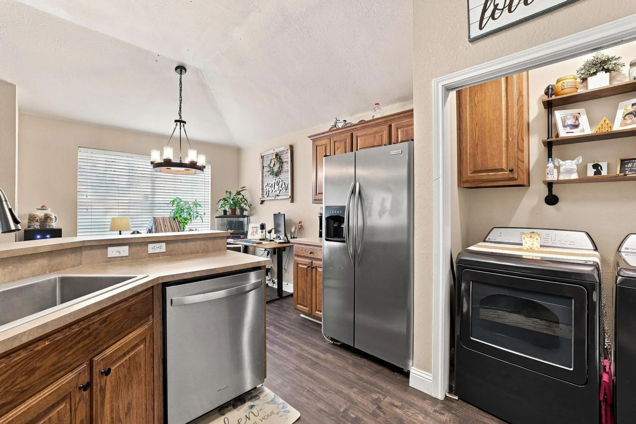Single Family Residence For Sale in Grayson County , 3411 Dana Lane, Denison, Texas 75021, 3 Bedroom, 2 Bathroom, 2 Garage spaces, 1,188 Sqft, built in 2002, mls#21376664, Real Estate Agent in Denison, Homes For Sale in Grayson county, Homes For Sale in Denison, Realtor in Denison Texas, Real Estate Brokerage Independent Realty Texas, Luminita Cordes Realtor