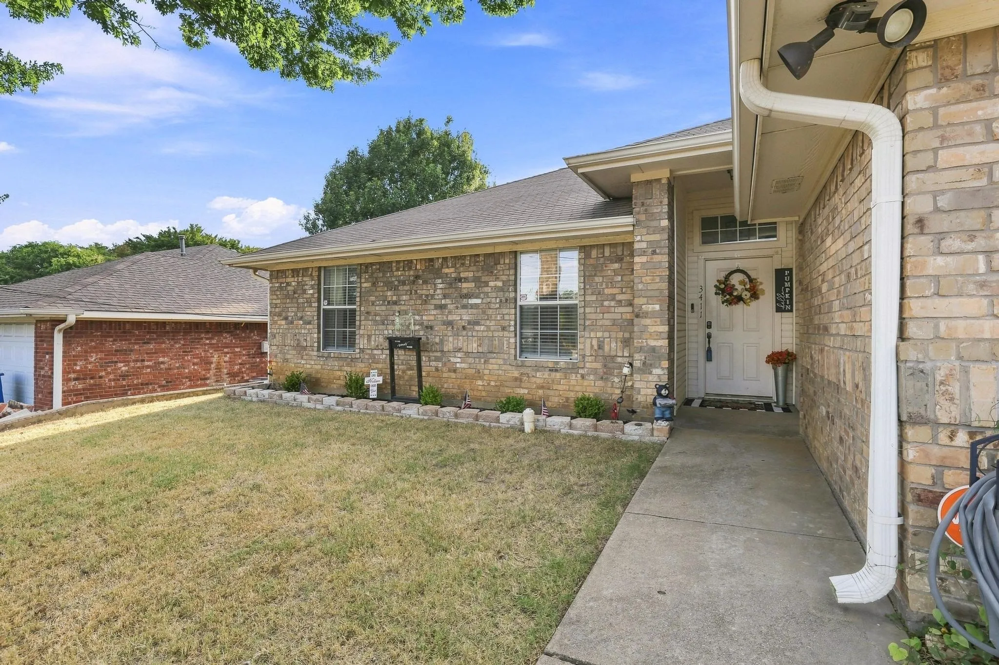 Single Family Residence For Sale in Grayson County , 3411 Dana Lane, Denison, Texas 75021, 3 Bedroom, 2 Bathroom, 2 Garage spaces, 1,188 Sqft, built in 2002, mls#21376664, Real Estate Agent in Denison, Homes For Sale in Grayson county, Homes For Sale in Denison, Realtor in Denison Texas, Real Estate Brokerage Independent Realty Texas, Luminita Cordes Realtor
