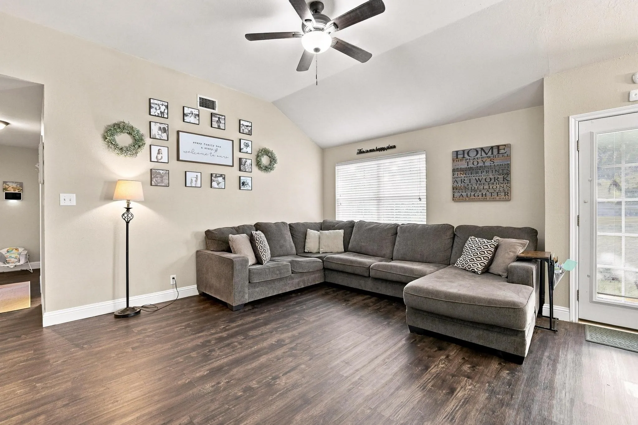 Single Family Residence For Sale in Grayson County , 3411 Dana Lane, Denison, Texas 75021, 3 Bedroom, 2 Bathroom, 2 Garage spaces, 1,188 Sqft, built in 2002, mls#21376664, Real Estate Agent in Denison, Homes For Sale in Grayson county, Homes For Sale in Denison, Realtor in Denison Texas, Real Estate Brokerage Independent Realty Texas, Luminita Cordes Realtor