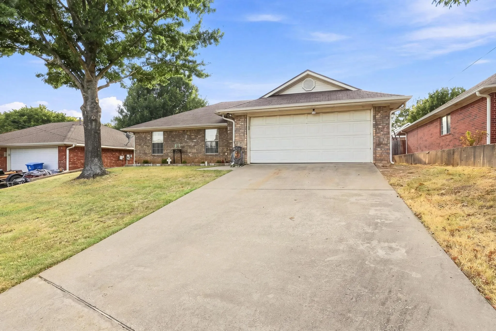 Single Family Residence For Sale in Grayson County , 3411 Dana Lane, Denison, Texas 75021, 3 Bedroom, 2 Bathroom, 2 Garage spaces, 1,188 Sqft, built in 2002, mls#21376664, Real Estate Agent in Denison, Homes For Sale in Grayson county, Homes For Sale in Denison, Realtor in Denison Texas, Real Estate Brokerage Independent Realty Texas, Luminita Cordes Realtor