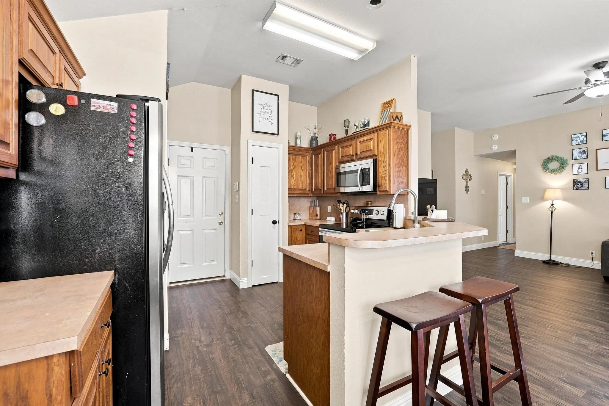 Single Family Residence For Sale in Grayson County , 3411 Dana Lane, Denison, Texas 75021, 3 Bedroom, 2 Bathroom, 2 Garage spaces, 1,188 Sqft, built in 2002, mls#21376664, Real Estate Agent in Denison, Homes For Sale in Grayson county, Homes For Sale in Denison, Realtor in Denison Texas, Real Estate Brokerage Independent Realty Texas, Luminita Cordes Realtor