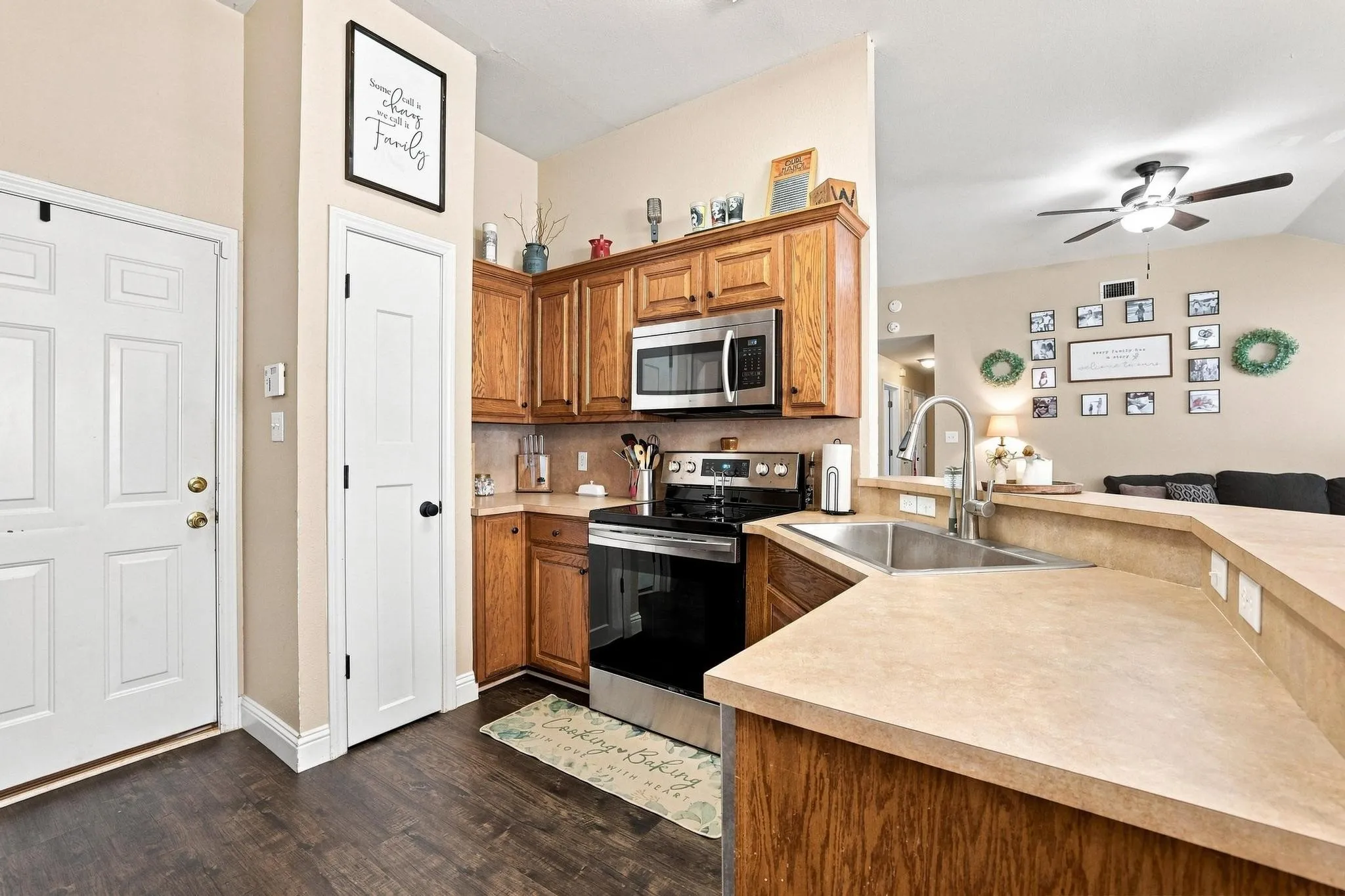 Single Family Residence For Sale in Grayson County , 3411 Dana Lane, Denison, Texas 75021, 3 Bedroom, 2 Bathroom, 2 Garage spaces, 1,188 Sqft, built in 2002, mls#21376664, Real Estate Agent in Denison, Homes For Sale in Grayson county, Homes For Sale in Denison, Realtor in Denison Texas, Real Estate Brokerage Independent Realty Texas, Luminita Cordes Realtor