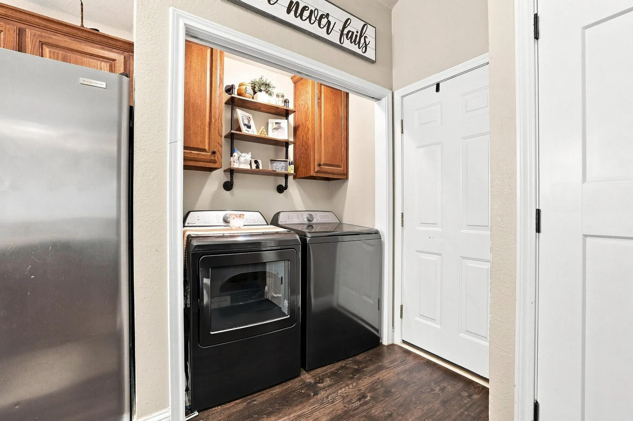 Single Family Residence For Sale in Grayson County , 3411 Dana Lane, Denison, Texas 75021, 3 Bedroom, 2 Bathroom, 2 Garage spaces, 1,188 Sqft, built in 2002, mls#21376664, Real Estate Agent in Denison, Homes For Sale in Grayson county, Homes For Sale in Denison, Realtor in Denison Texas, Real Estate Brokerage Independent Realty Texas, Luminita Cordes Realtor