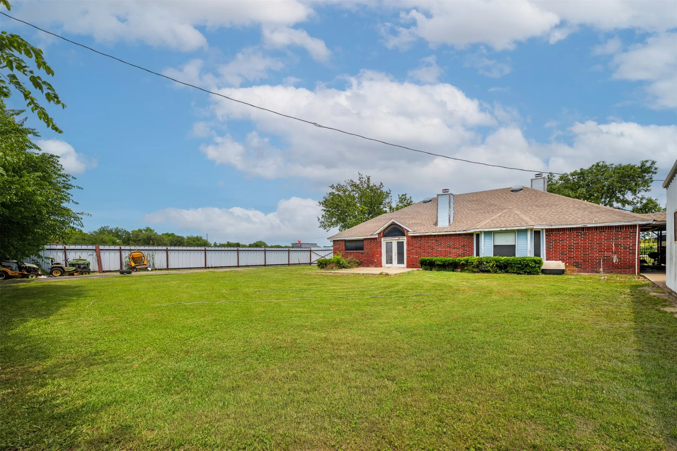 Single Family Residence For Sale in Ellis County , 601 Houston School Road, Red Oak, Texas 75154, 3 Bedroom, 2 Bathroom, Garage spaces, 1,785 Sqft, built in 1989, mls#21371741, Real Estate Agent in Red Oak, Homes For Sale in Ellis county, Homes For Sale in Red Oak, Realtor in Red Oak Texas, Real Estate Brokerage Independent Realty Texas, Luminita Cordes Realtor