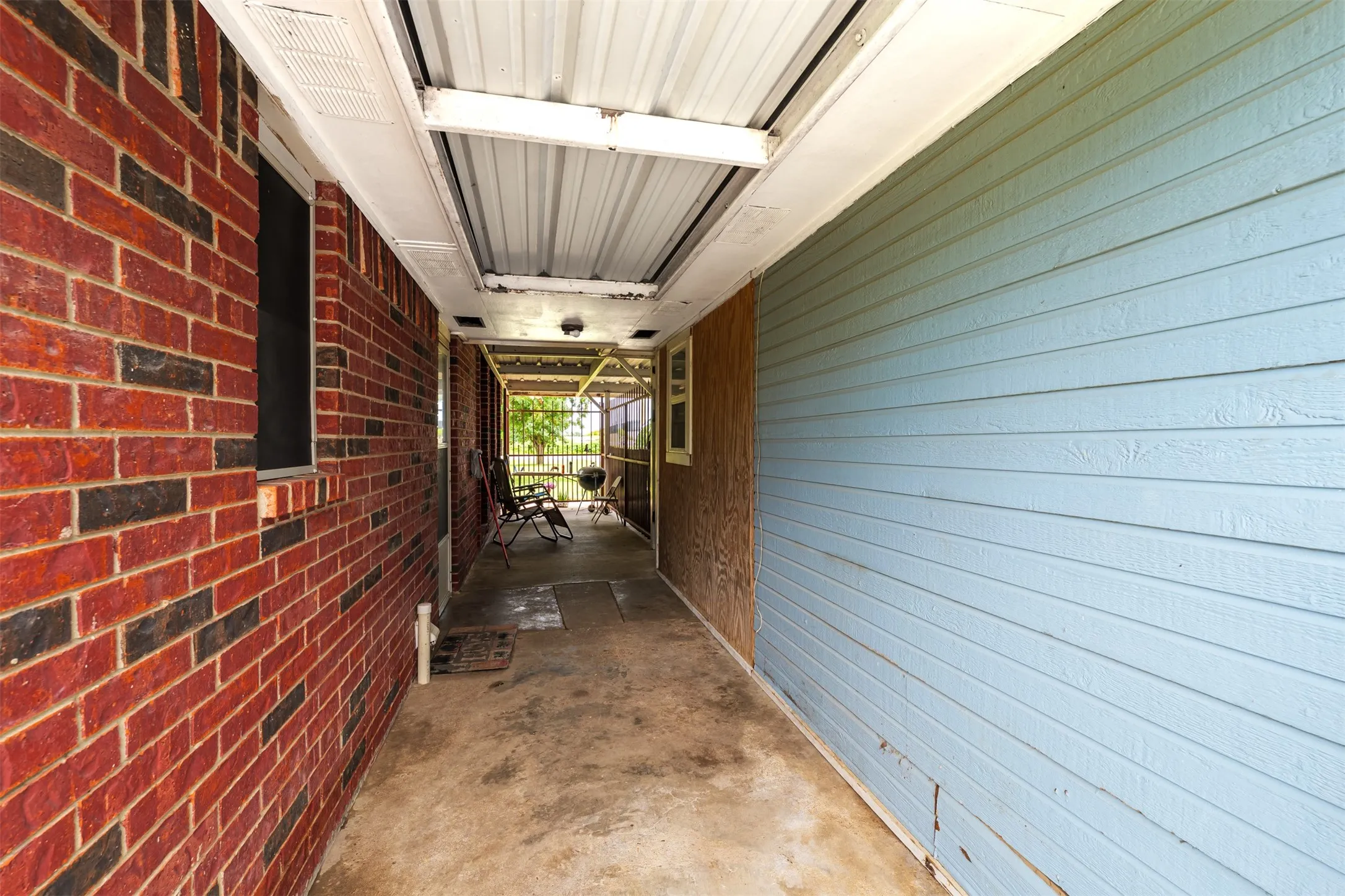 Single Family Residence For Sale in Ellis County , 601 Houston School Road, Red Oak, Texas 75154, 3 Bedroom, 2 Bathroom, Garage spaces, 1,785 Sqft, built in 1989, mls#21371741, Real Estate Agent in Red Oak, Homes For Sale in Ellis county, Homes For Sale in Red Oak, Realtor in Red Oak Texas, Real Estate Brokerage Independent Realty Texas, Luminita Cordes Realtor
