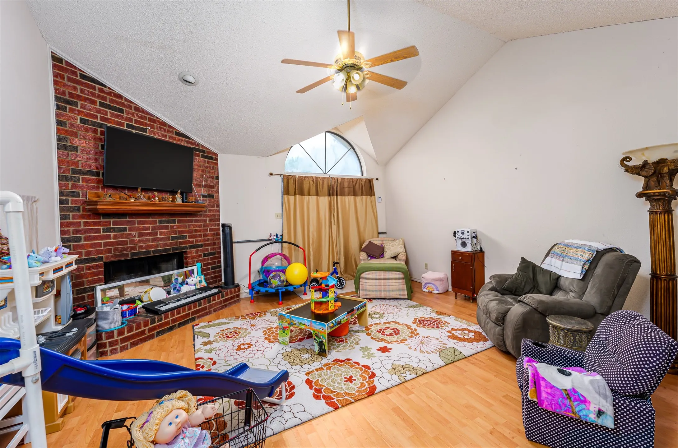 Single Family Residence For Sale in Ellis County , 601 Houston School Road, Red Oak, Texas 75154, 3 Bedroom, 2 Bathroom, Garage spaces, 1,785 Sqft, built in 1989, mls#21371741, Real Estate Agent in Red Oak, Homes For Sale in Ellis county, Homes For Sale in Red Oak, Realtor in Red Oak Texas, Real Estate Brokerage Independent Realty Texas, Luminita Cordes Realtor