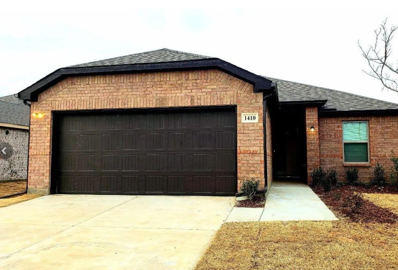 Single Family Residence For Rent in Hunt County , 1410 BRINDLE Drive, Greenville, Texas 75402, 3 Bedroom, 2 Bathroom, 2 Garage spaces, 1,301 Sqft, built in 2022, mls#21376856, Real Estate Agent in Greenville, Homes For Rent in Hunt county, Homes For Rent in Greenville, Realtor in Greenville Texas, Real Estate Brokerage Independent Realty Texas, Luminita Cordes Realtor