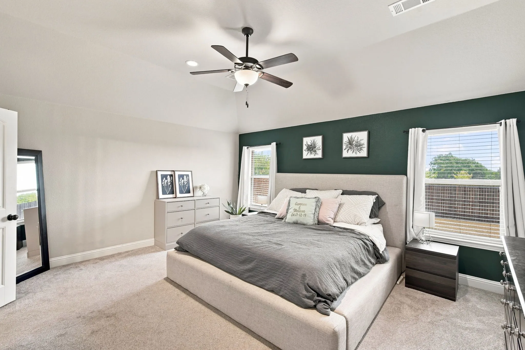 Single Family Residence For Sale in Ellis County , 910 Westminster Drive, Midlothian, Texas 76065, 3 Bedroom, 3 Bathroom, 2 Garage spaces, 2,186 Sqft, built in 2015, mls#21370217, Real Estate Agent in Midlothian, Homes For Sale in Ellis county, Homes For Sale in Midlothian, Realtor in Midlothian Texas, Real Estate Brokerage Independent Realty Texas, Luminita Cordes Realtor