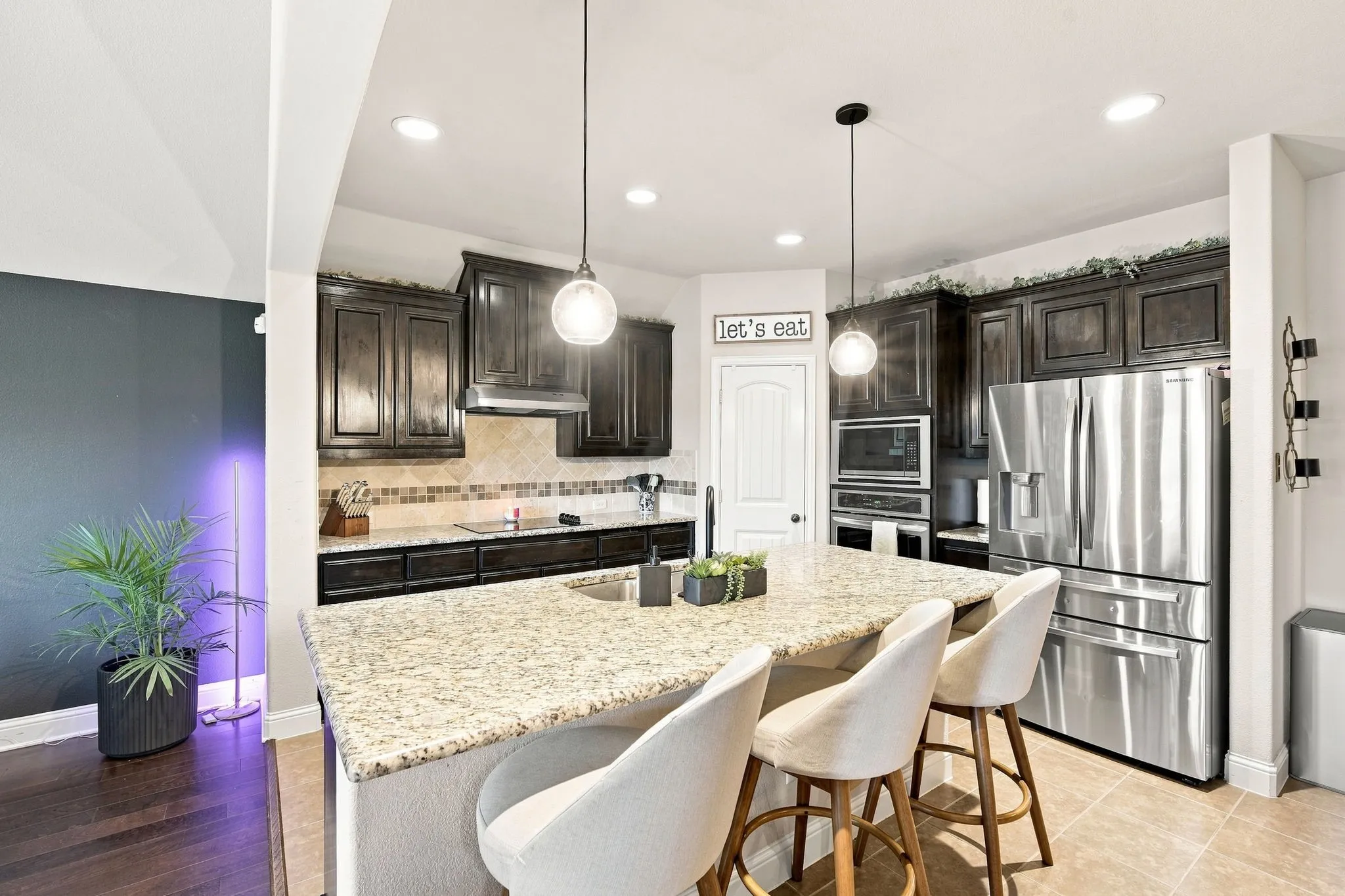 Single Family Residence For Sale in Ellis County , 910 Westminster Drive, Midlothian, Texas 76065, 3 Bedroom, 3 Bathroom, 2 Garage spaces, 2,186 Sqft, built in 2015, mls#21370217, Real Estate Agent in Midlothian, Homes For Sale in Ellis county, Homes For Sale in Midlothian, Realtor in Midlothian Texas, Real Estate Brokerage Independent Realty Texas, Luminita Cordes Realtor