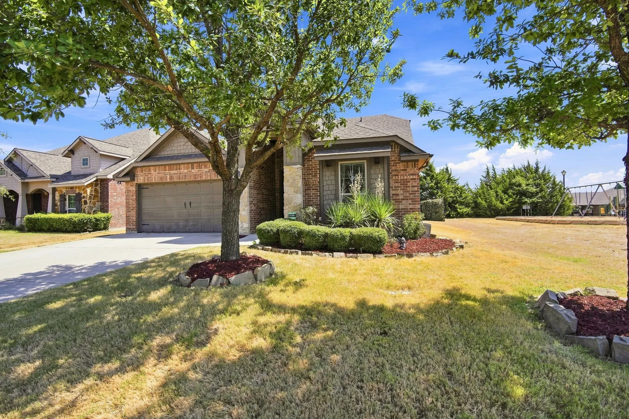 Single Family Residence For Sale in Ellis County , 910 Westminster Drive, Midlothian, Texas 76065, 3 Bedroom, 3 Bathroom, 2 Garage spaces, 2,186 Sqft, built in 2015, mls#21370217, Real Estate Agent in Midlothian, Homes For Sale in Ellis county, Homes For Sale in Midlothian, Realtor in Midlothian Texas, Real Estate Brokerage Independent Realty Texas, Luminita Cordes Realtor