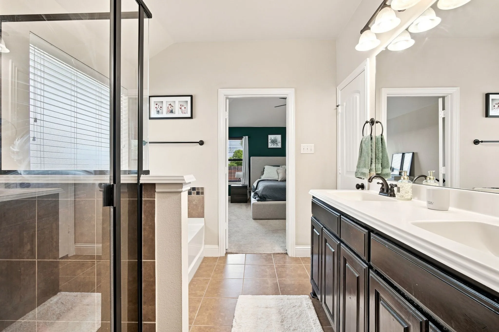 Single Family Residence For Sale in Ellis County , 910 Westminster Drive, Midlothian, Texas 76065, 3 Bedroom, 3 Bathroom, 2 Garage spaces, 2,186 Sqft, built in 2015, mls#21370217, Real Estate Agent in Midlothian, Homes For Sale in Ellis county, Homes For Sale in Midlothian, Realtor in Midlothian Texas, Real Estate Brokerage Independent Realty Texas, Luminita Cordes Realtor