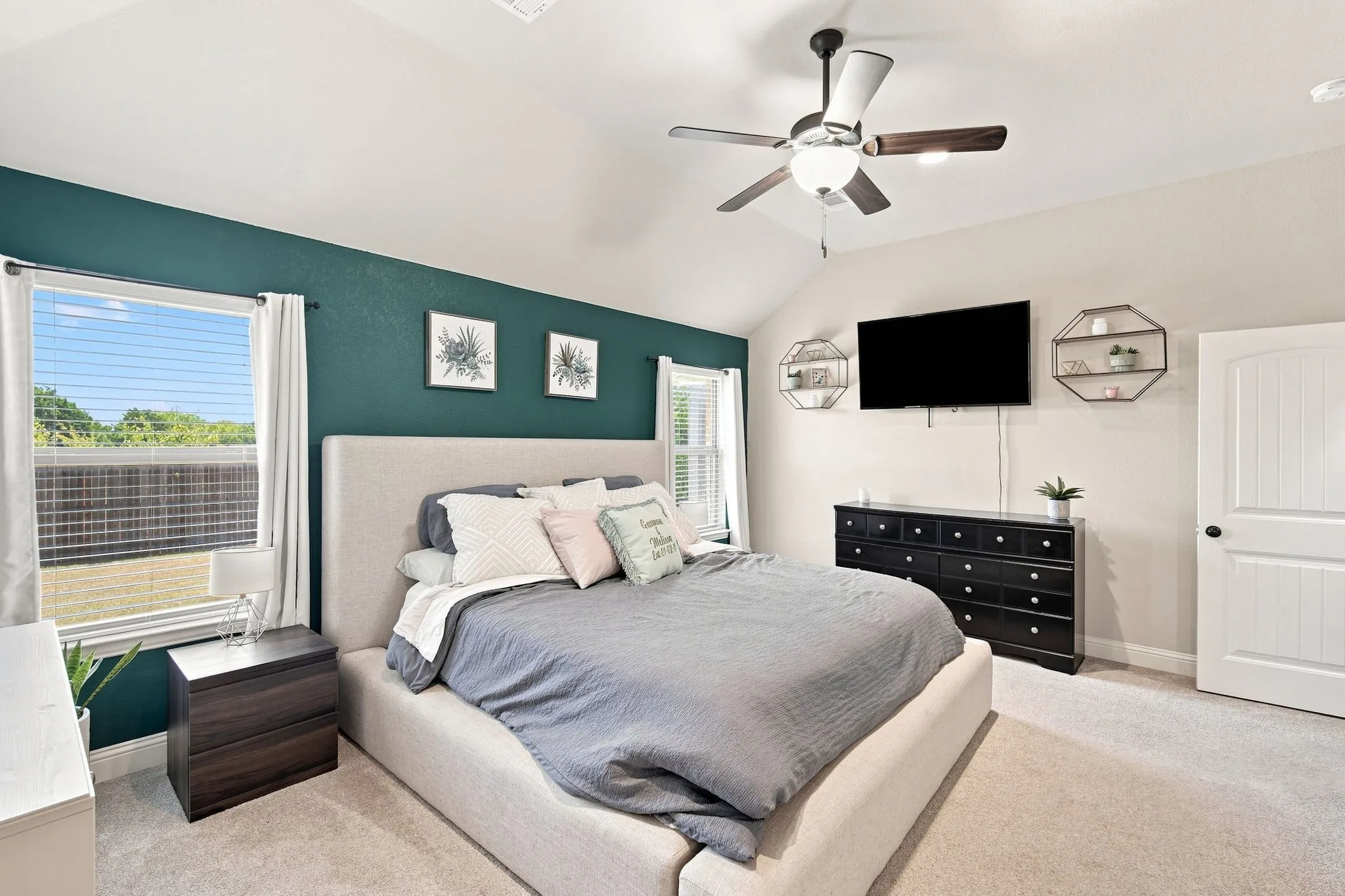 Single Family Residence For Sale in Ellis County , 910 Westminster Drive, Midlothian, Texas 76065, 3 Bedroom, 3 Bathroom, 2 Garage spaces, 2,186 Sqft, built in 2015, mls#21370217, Real Estate Agent in Midlothian, Homes For Sale in Ellis county, Homes For Sale in Midlothian, Realtor in Midlothian Texas, Real Estate Brokerage Independent Realty Texas, Luminita Cordes Realtor