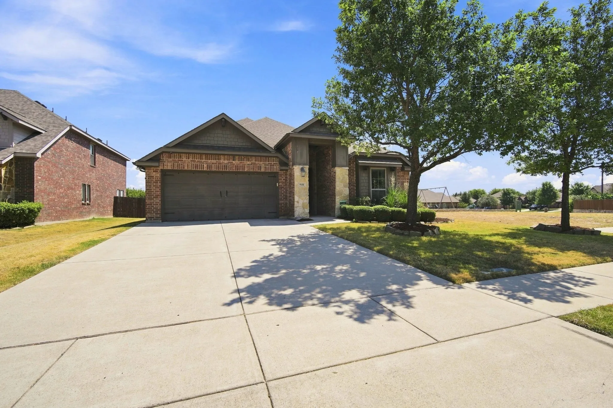 Single Family Residence For Sale in Ellis County , 910 Westminster Drive, Midlothian, Texas 76065, 3 Bedroom, 3 Bathroom, 2 Garage spaces, 2,186 Sqft, built in 2015, mls#21370217, Real Estate Agent in Midlothian, Homes For Sale in Ellis county, Homes For Sale in Midlothian, Realtor in Midlothian Texas, Real Estate Brokerage Independent Realty Texas, Luminita Cordes Realtor