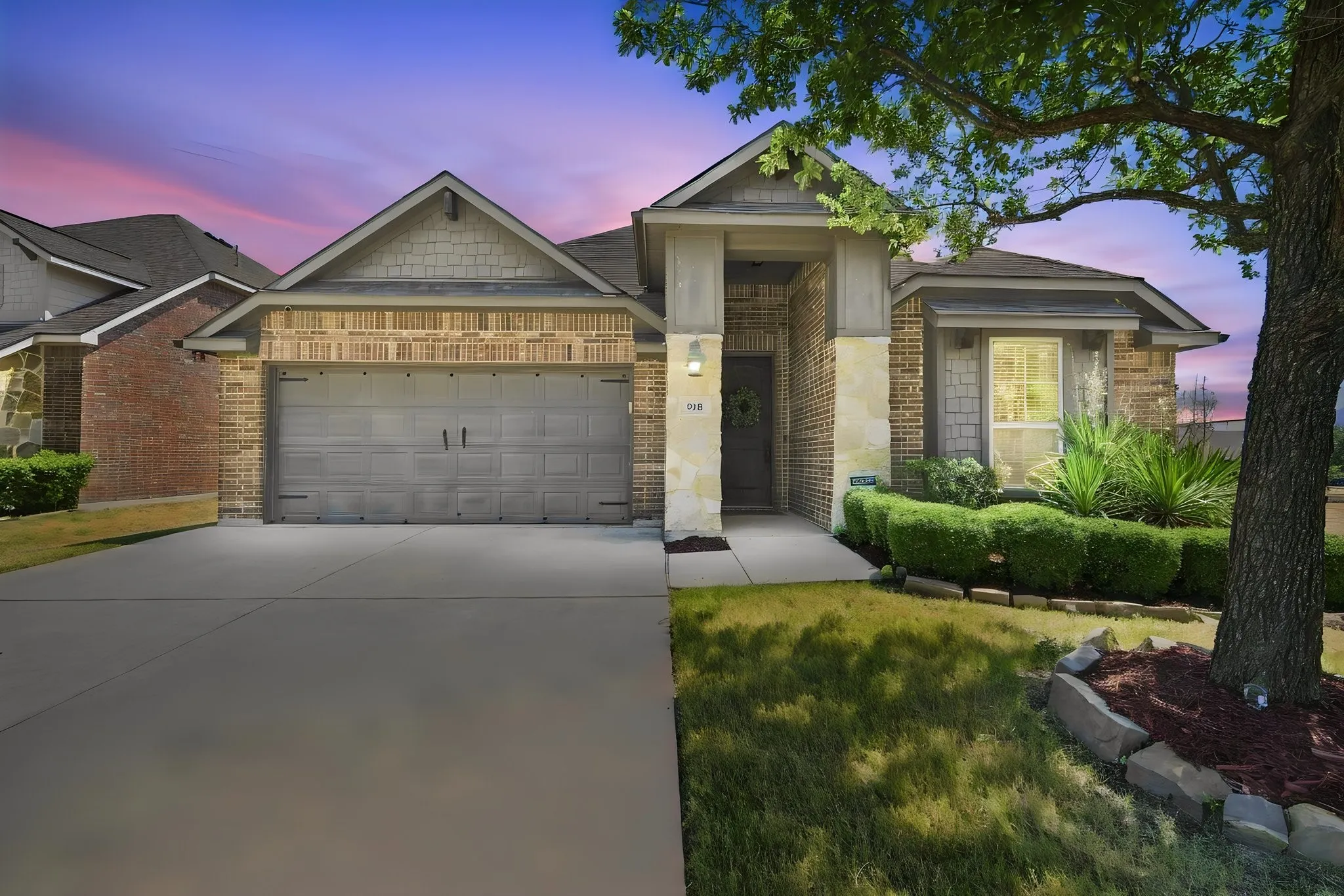Single Family Residence For Sale in Ellis County , 910 Westminster Drive, Midlothian, Texas 76065, 3 Bedroom, 3 Bathroom, 2 Garage spaces, 2,186 Sqft, built in 2015, mls#21370217, Real Estate Agent in Midlothian, Homes For Sale in Ellis county, Homes For Sale in Midlothian, Realtor in Midlothian Texas, Real Estate Brokerage Independent Realty Texas, Luminita Cordes Realtor