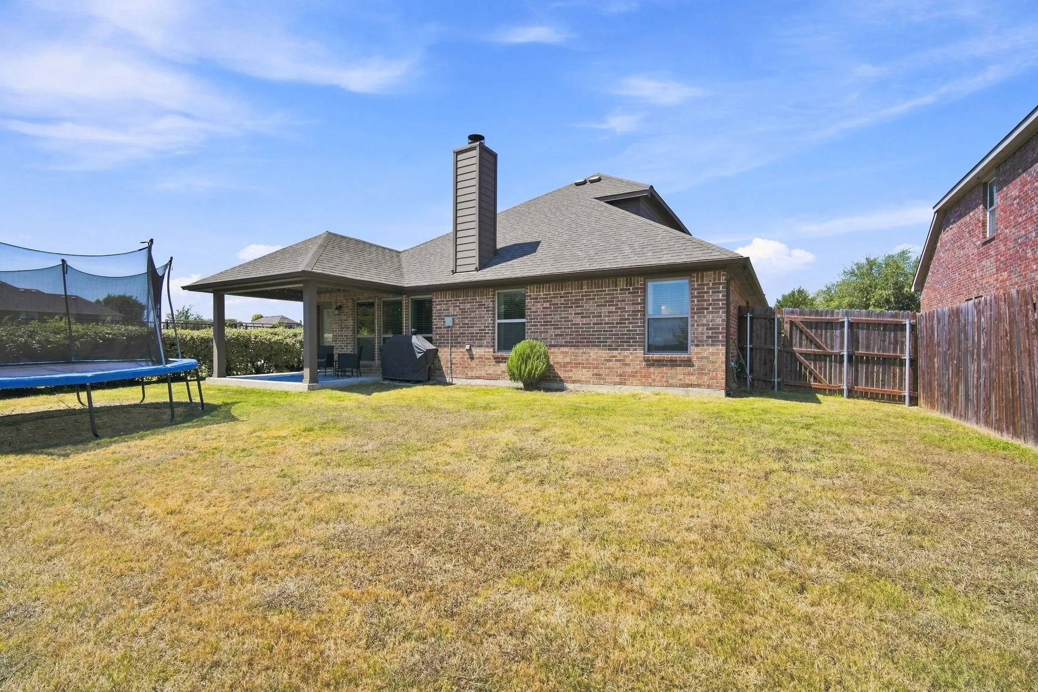 Single Family Residence For Sale in Ellis County , 910 Westminster Drive, Midlothian, Texas 76065, 3 Bedroom, 3 Bathroom, 2 Garage spaces, 2,186 Sqft, built in 2015, mls#21370217, Real Estate Agent in Midlothian, Homes For Sale in Ellis county, Homes For Sale in Midlothian, Realtor in Midlothian Texas, Real Estate Brokerage Independent Realty Texas, Luminita Cordes Realtor