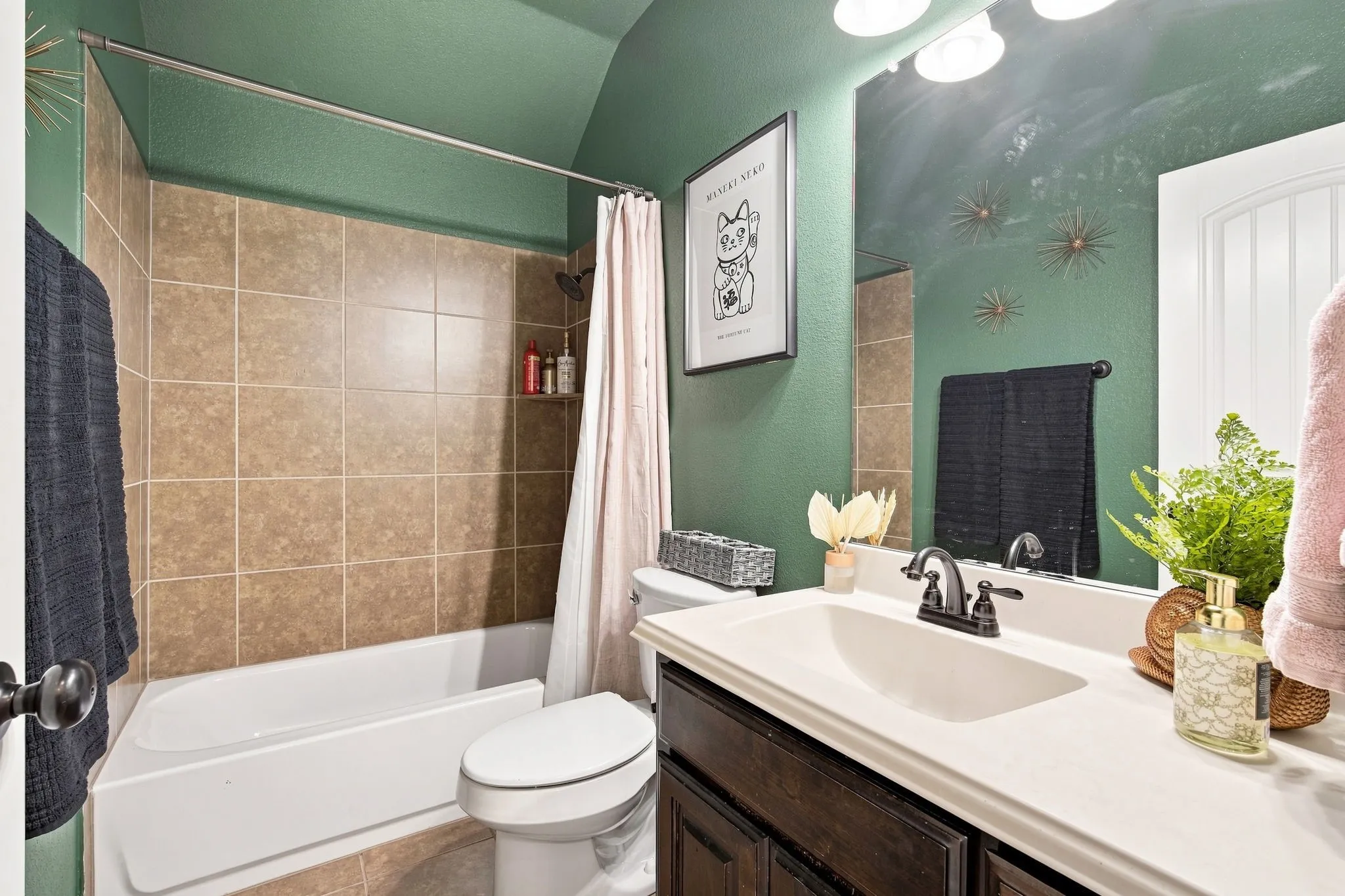Single Family Residence For Sale in Ellis County , 910 Westminster Drive, Midlothian, Texas 76065, 3 Bedroom, 3 Bathroom, 2 Garage spaces, 2,186 Sqft, built in 2015, mls#21370217, Real Estate Agent in Midlothian, Homes For Sale in Ellis county, Homes For Sale in Midlothian, Realtor in Midlothian Texas, Real Estate Brokerage Independent Realty Texas, Luminita Cordes Realtor