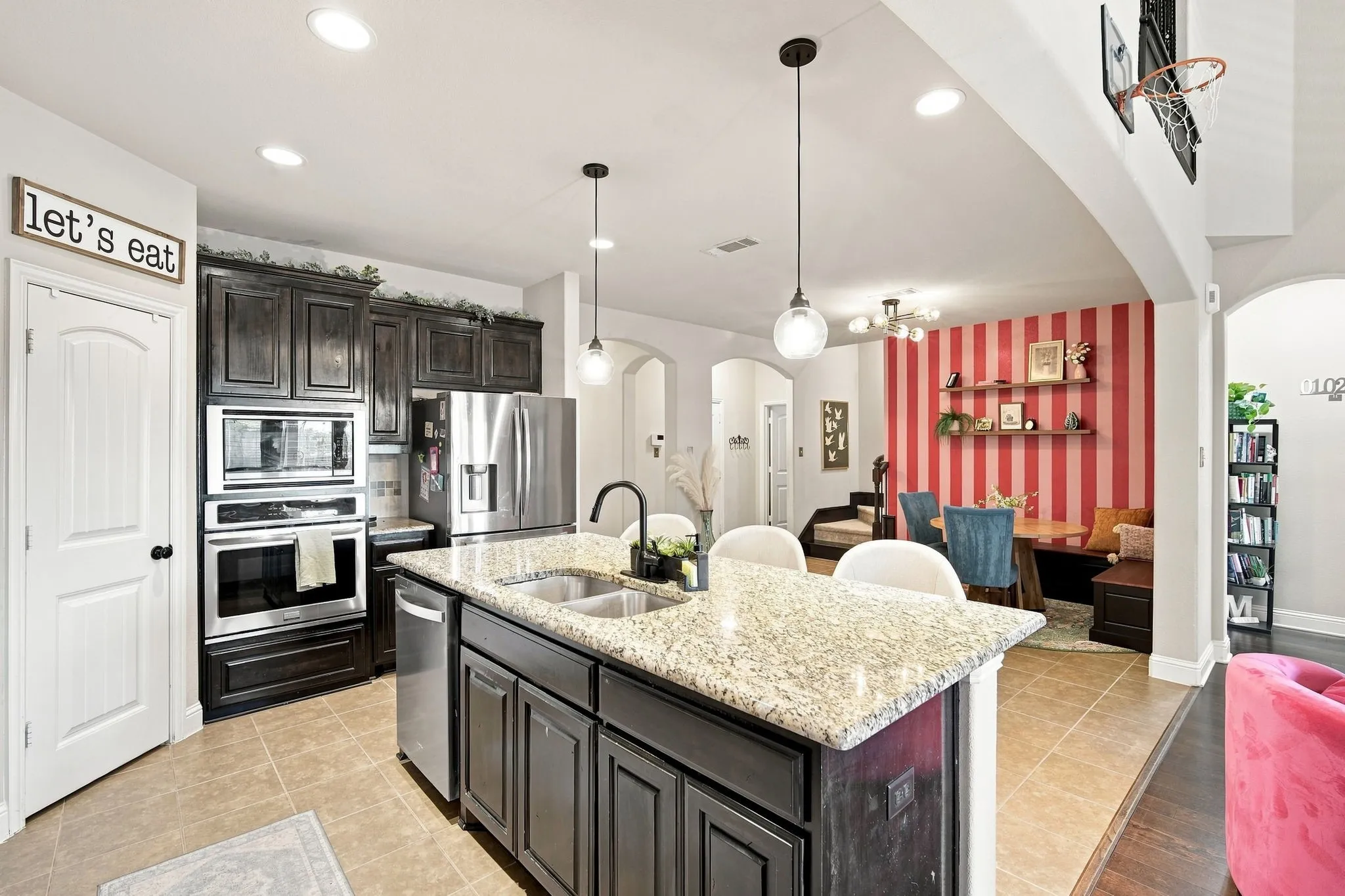 Single Family Residence For Sale in Ellis County , 910 Westminster Drive, Midlothian, Texas 76065, 3 Bedroom, 3 Bathroom, 2 Garage spaces, 2,186 Sqft, built in 2015, mls#21370217, Real Estate Agent in Midlothian, Homes For Sale in Ellis county, Homes For Sale in Midlothian, Realtor in Midlothian Texas, Real Estate Brokerage Independent Realty Texas, Luminita Cordes Realtor