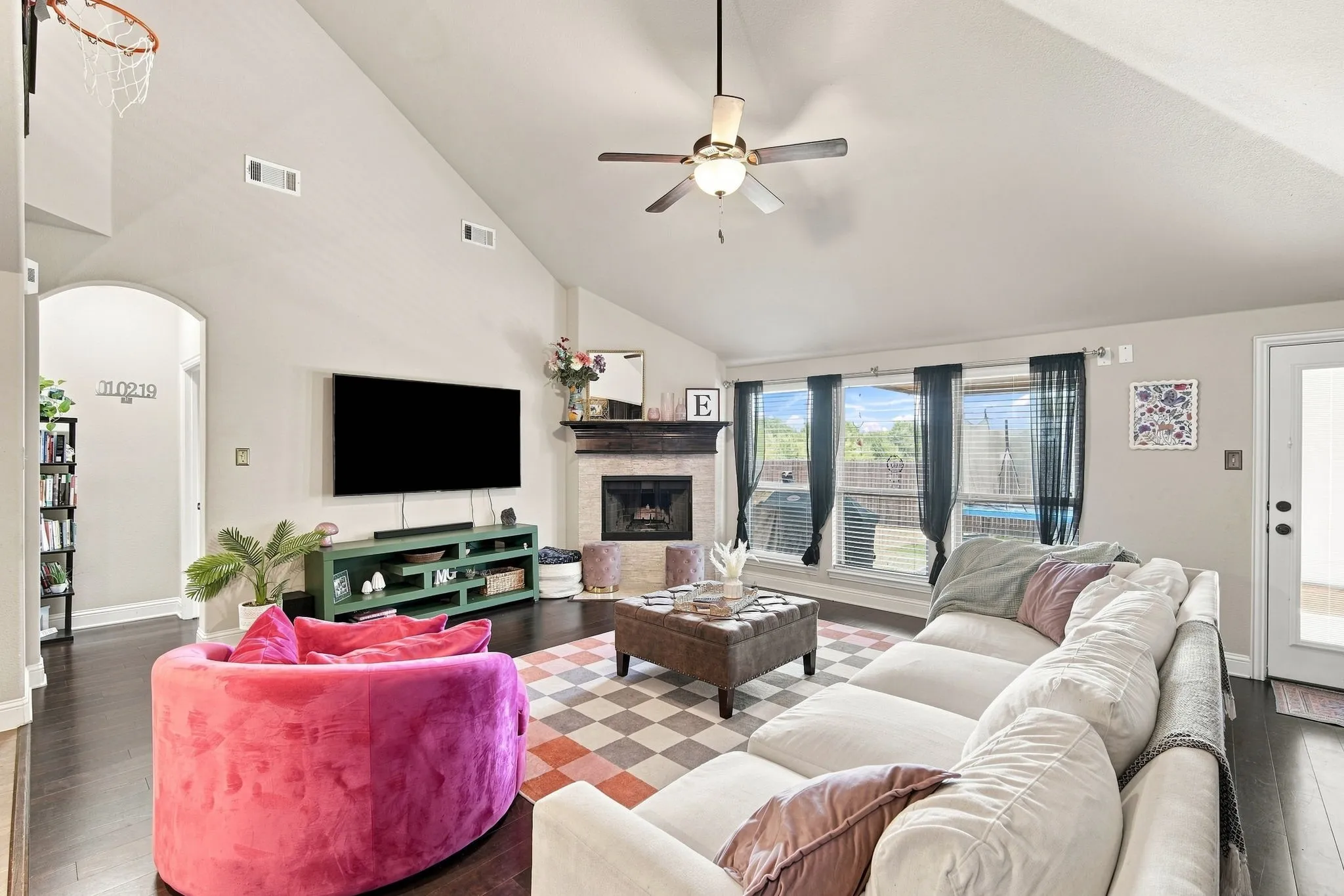 Single Family Residence For Sale in Ellis County , 910 Westminster Drive, Midlothian, Texas 76065, 3 Bedroom, 3 Bathroom, 2 Garage spaces, 2,186 Sqft, built in 2015, mls#21370217, Real Estate Agent in Midlothian, Homes For Sale in Ellis county, Homes For Sale in Midlothian, Realtor in Midlothian Texas, Real Estate Brokerage Independent Realty Texas, Luminita Cordes Realtor