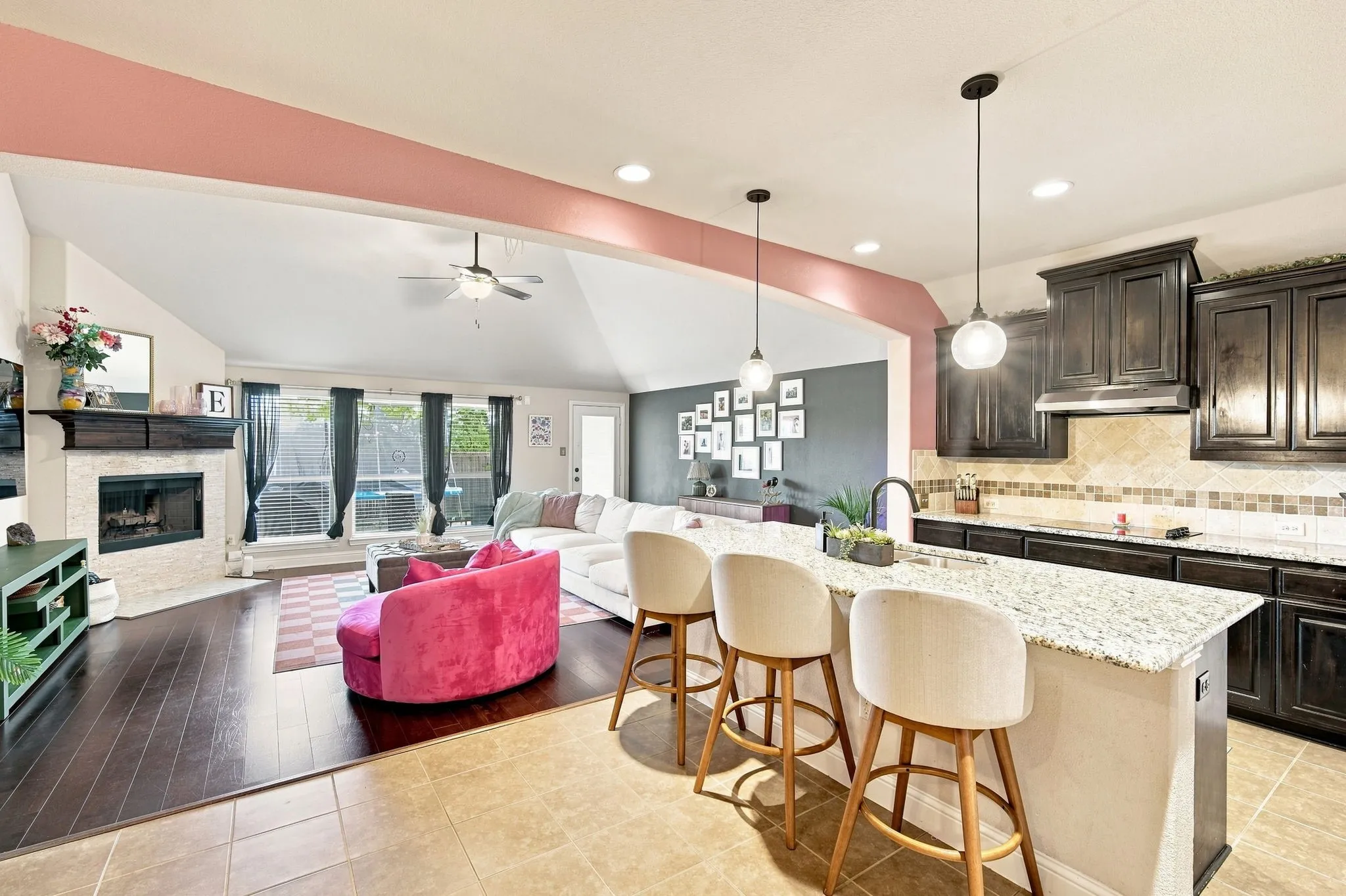 Single Family Residence For Sale in Ellis County , 910 Westminster Drive, Midlothian, Texas 76065, 3 Bedroom, 3 Bathroom, 2 Garage spaces, 2,186 Sqft, built in 2015, mls#21370217, Real Estate Agent in Midlothian, Homes For Sale in Ellis county, Homes For Sale in Midlothian, Realtor in Midlothian Texas, Real Estate Brokerage Independent Realty Texas, Luminita Cordes Realtor
