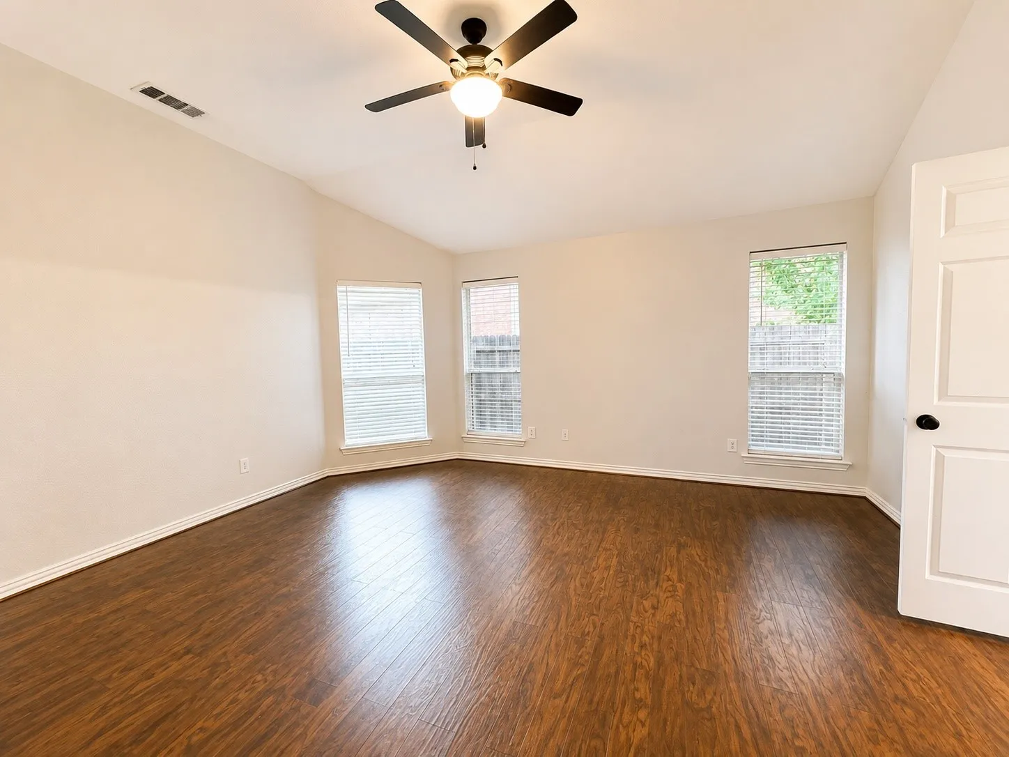 Single Family Residence For Rent in Collin County , 1721 Woodstream Lane, Allen, Texas 75002, 3 Bedroom, 2 Bathroom, 2 Garage spaces, 2,210 Sqft, built in 2000, mls#21376838, Real Estate Agent in Allen, Homes For Rent in Collin county, Homes For Rent in Allen, Realtor in Allen Texas, Real Estate Brokerage Independent Realty Texas, Luminita Cordes Realtor