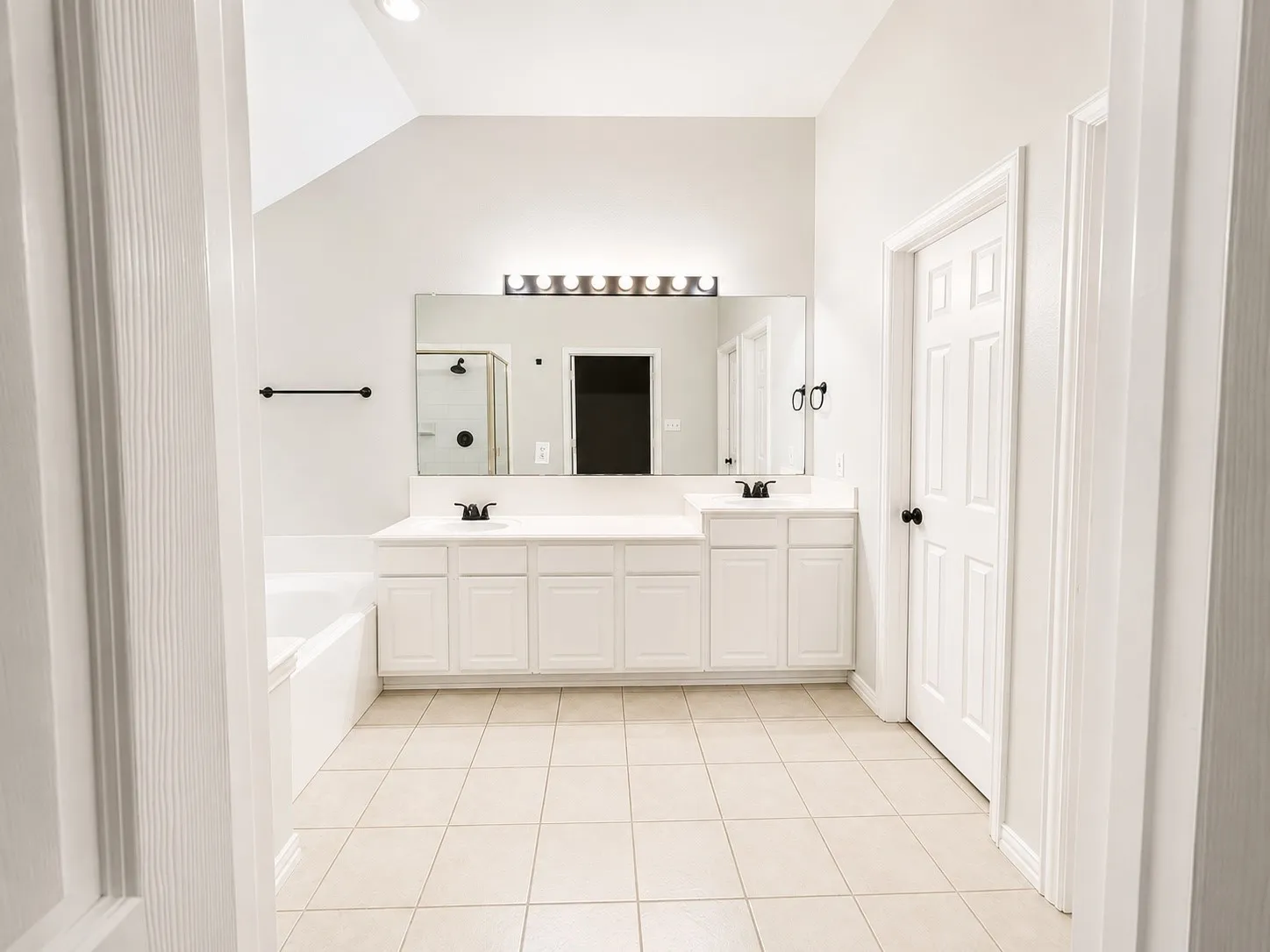 Single Family Residence For Rent in Collin County , 1721 Woodstream Lane, Allen, Texas 75002, 3 Bedroom, 2 Bathroom, 2 Garage spaces, 2,210 Sqft, built in 2000, mls#21376838, Real Estate Agent in Allen, Homes For Rent in Collin county, Homes For Rent in Allen, Realtor in Allen Texas, Real Estate Brokerage Independent Realty Texas, Luminita Cordes Realtor