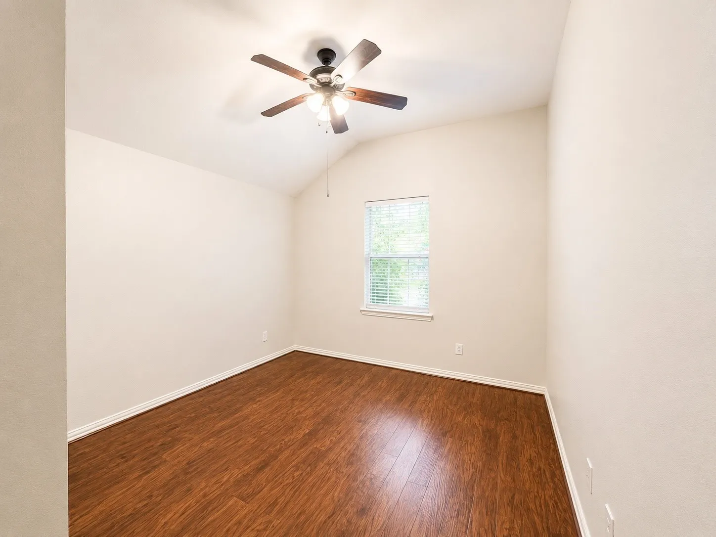 Single Family Residence For Rent in Collin County , 1721 Woodstream Lane, Allen, Texas 75002, 3 Bedroom, 2 Bathroom, 2 Garage spaces, 2,210 Sqft, built in 2000, mls#21376838, Real Estate Agent in Allen, Homes For Rent in Collin county, Homes For Rent in Allen, Realtor in Allen Texas, Real Estate Brokerage Independent Realty Texas, Luminita Cordes Realtor