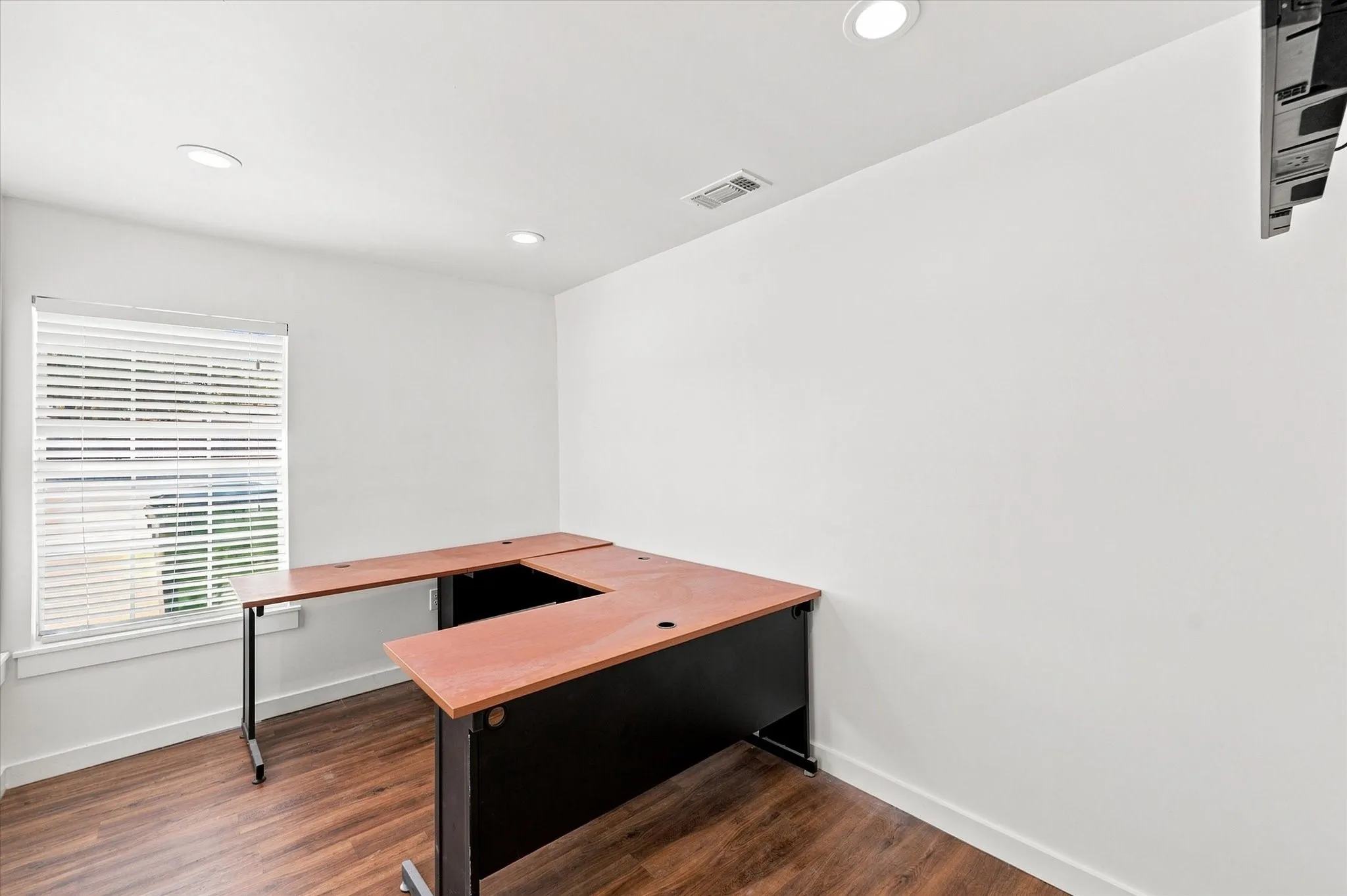 Retail For Rent in Tarrant County , 500 S Main Street, Mansfield, Texas 76063, 0, 0, Garage spaces, 0 Sqft, built in 1951, mls#21376858, Real Estate Agent in Mansfield, Homes For Rent in Tarrant county, Homes For Rent in Mansfield, Realtor in Mansfield Texas, Real Estate Brokerage Independent Realty Texas, Luminita Cordes Realtor