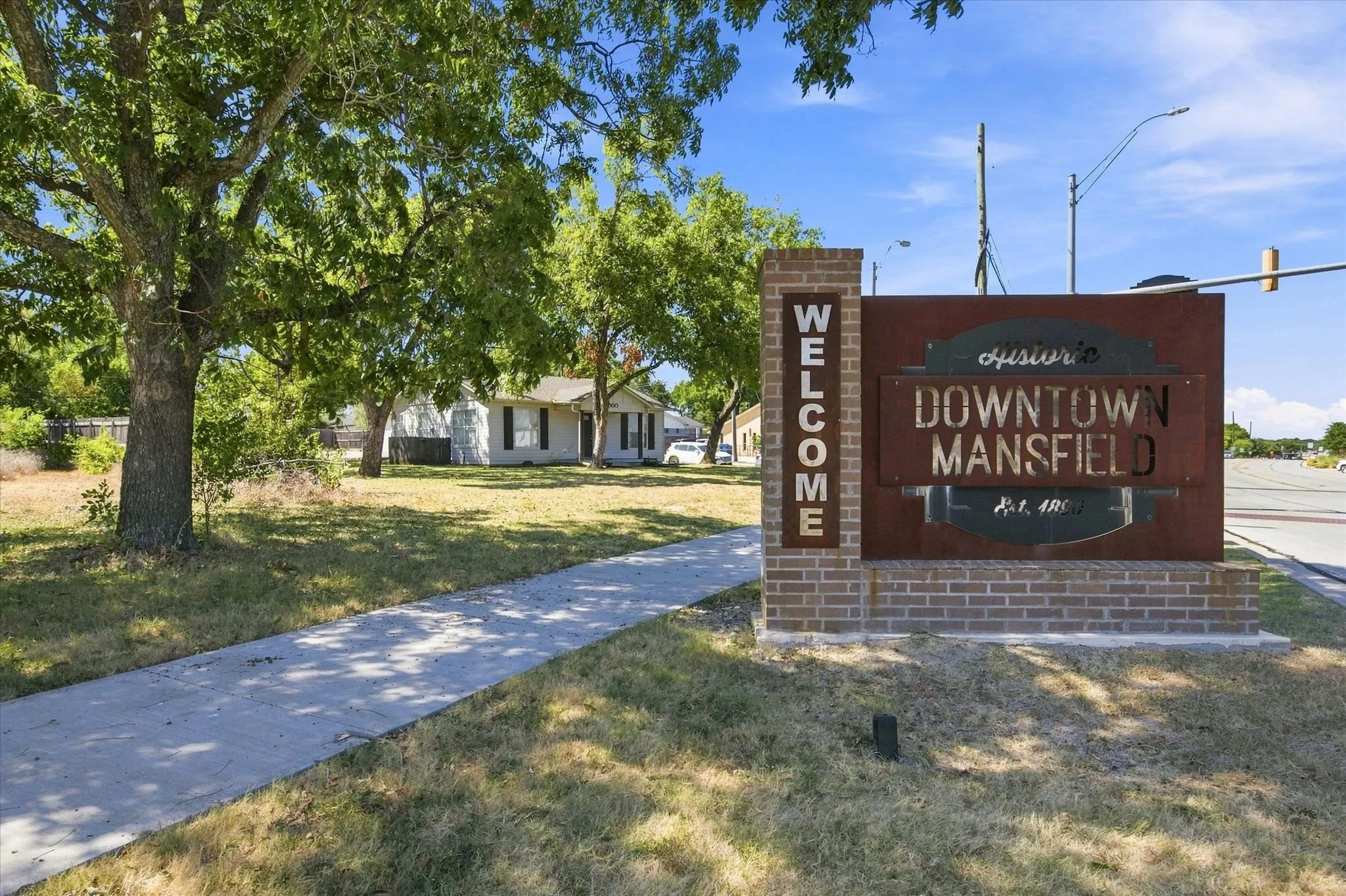 Retail For Rent in Tarrant County , 500 S Main Street, Mansfield, Texas 76063, 0, 0, Garage spaces, 0 Sqft, built in 1951, mls#21376858, Real Estate Agent in Mansfield, Homes For Rent in Tarrant county, Homes For Rent in Mansfield, Realtor in Mansfield Texas, Real Estate Brokerage Independent Realty Texas, Luminita Cordes Realtor