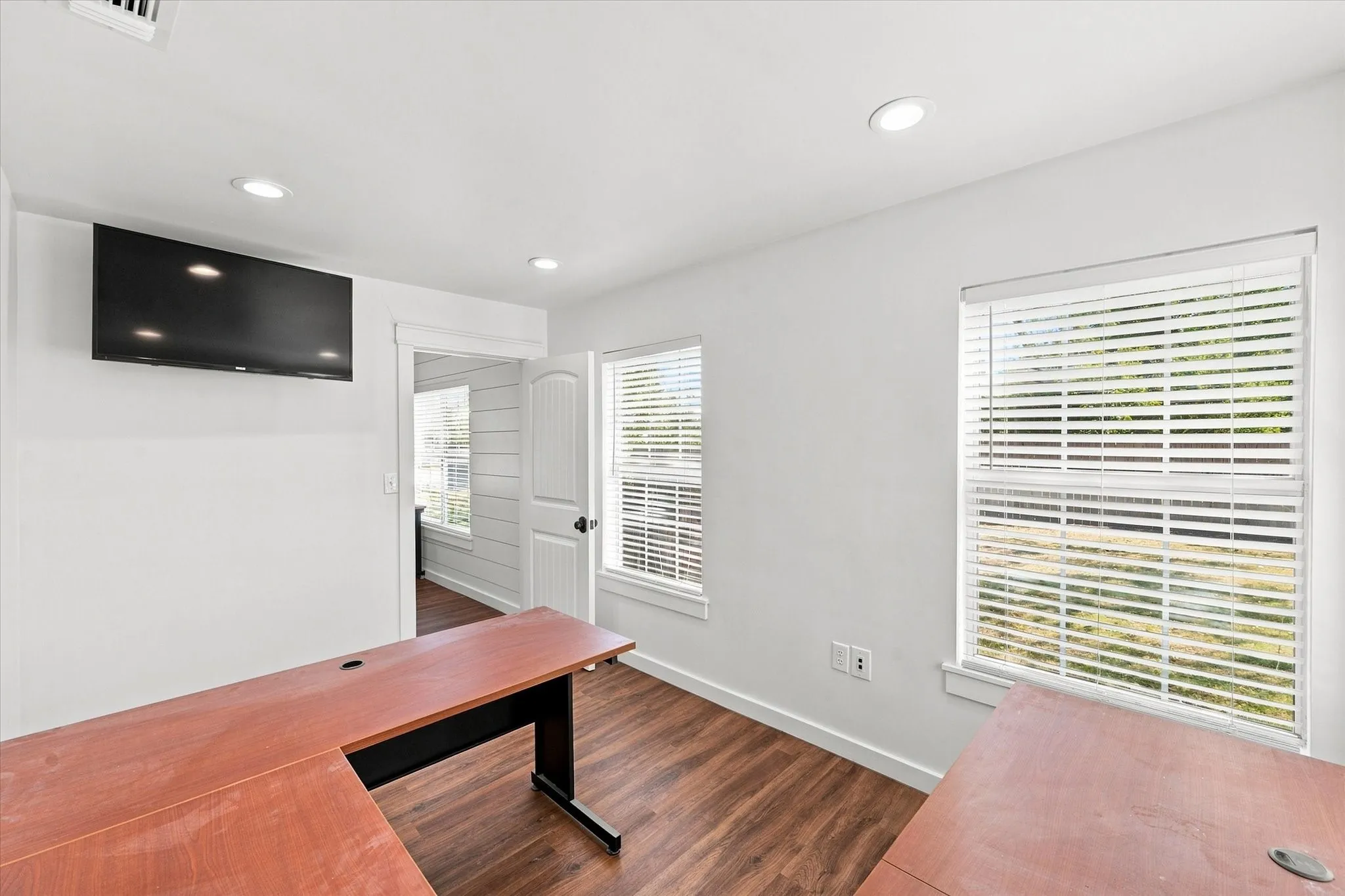 Retail For Rent in Tarrant County , 500 S Main Street, Mansfield, Texas 76063, 0, 0, Garage spaces, 0 Sqft, built in 1951, mls#21376858, Real Estate Agent in Mansfield, Homes For Rent in Tarrant county, Homes For Rent in Mansfield, Realtor in Mansfield Texas, Real Estate Brokerage Independent Realty Texas, Luminita Cordes Realtor