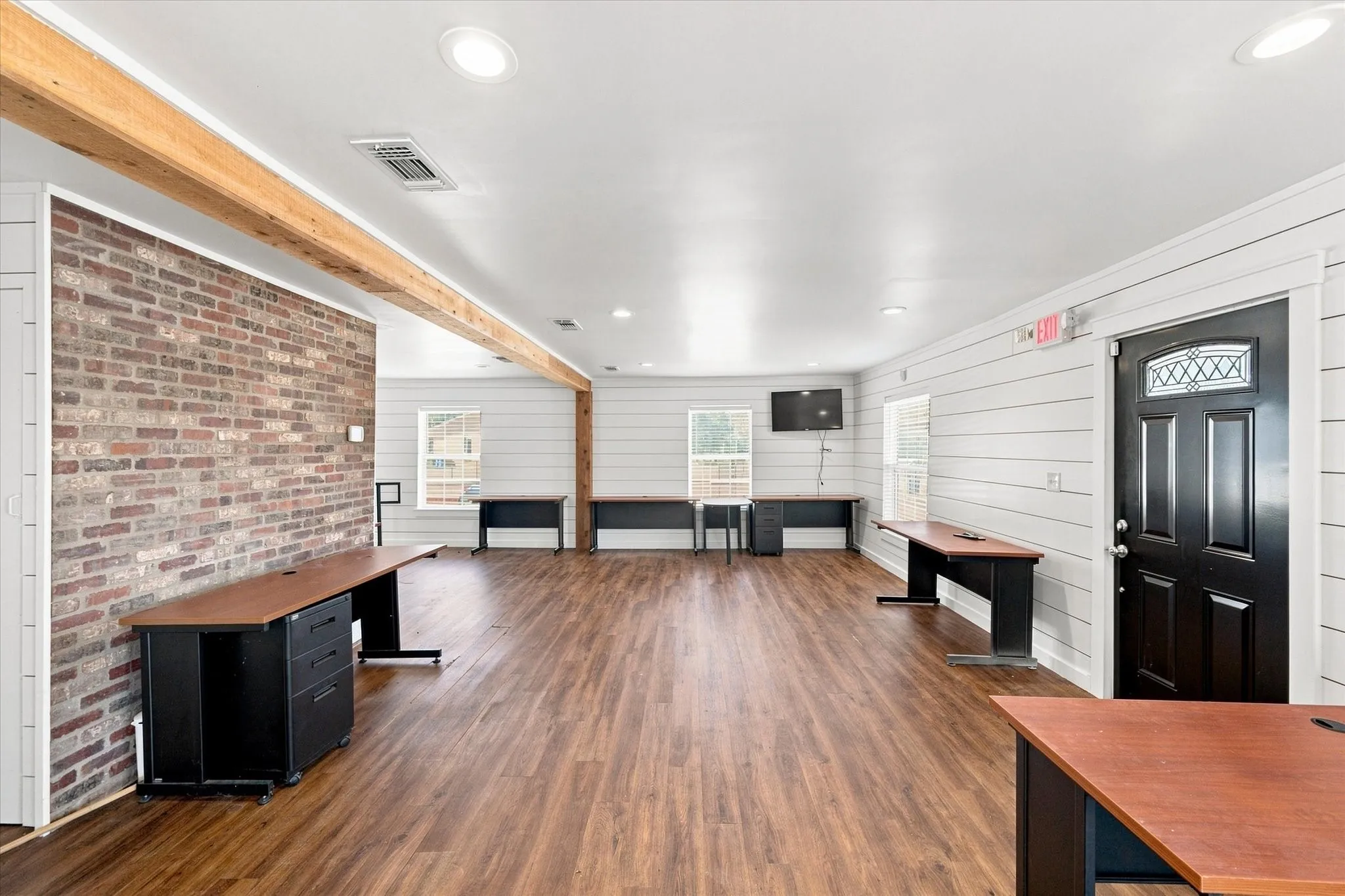 Retail For Rent in Tarrant County , 500 S Main Street, Mansfield, Texas 76063, 0, 0, Garage spaces, 0 Sqft, built in 1951, mls#21376858, Real Estate Agent in Mansfield, Homes For Rent in Tarrant county, Homes For Rent in Mansfield, Realtor in Mansfield Texas, Real Estate Brokerage Independent Realty Texas, Luminita Cordes Realtor