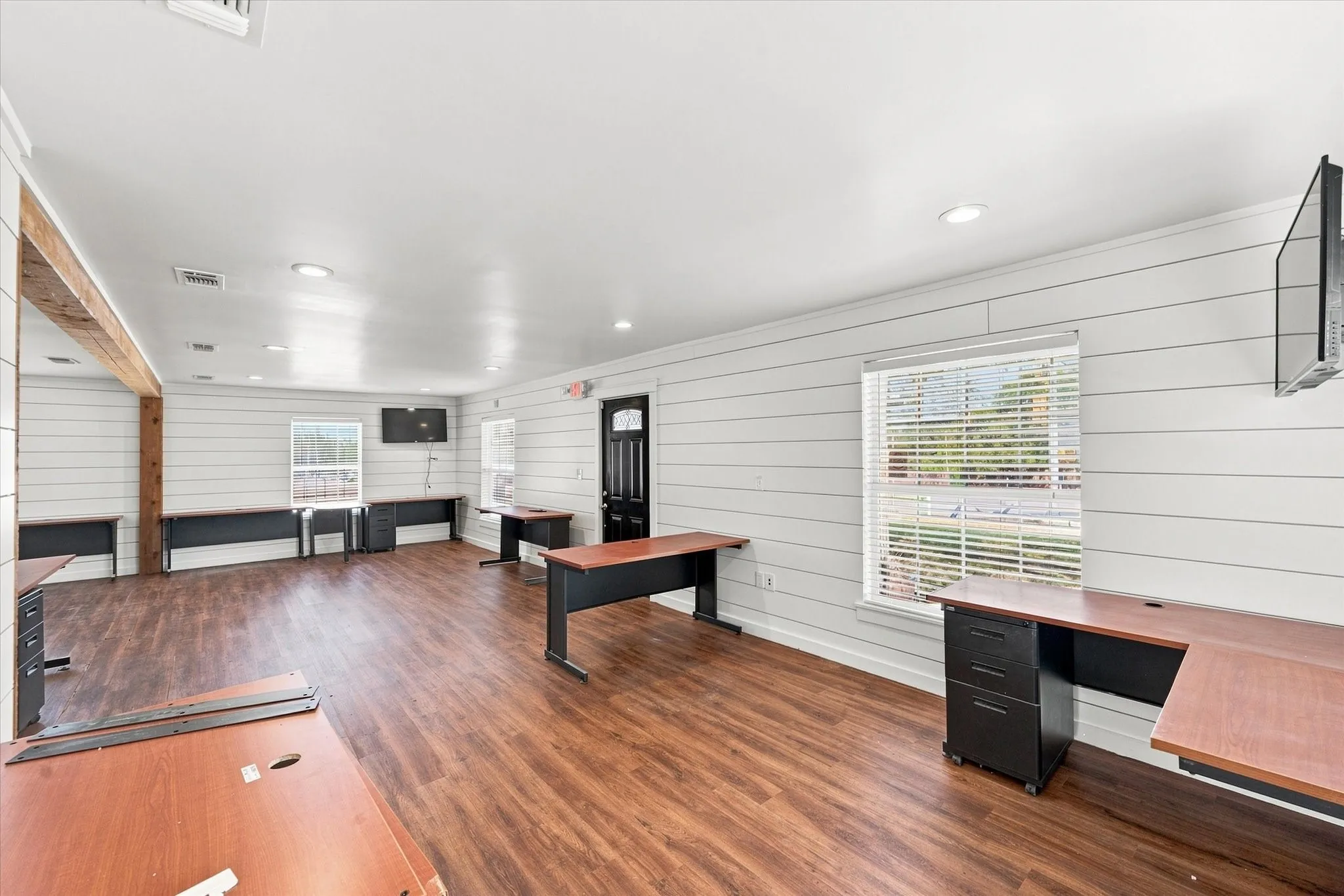 Retail For Rent in Tarrant County , 500 S Main Street, Mansfield, Texas 76063, 0, 0, Garage spaces, 0 Sqft, built in 1951, mls#21376858, Real Estate Agent in Mansfield, Homes For Rent in Tarrant county, Homes For Rent in Mansfield, Realtor in Mansfield Texas, Real Estate Brokerage Independent Realty Texas, Luminita Cordes Realtor