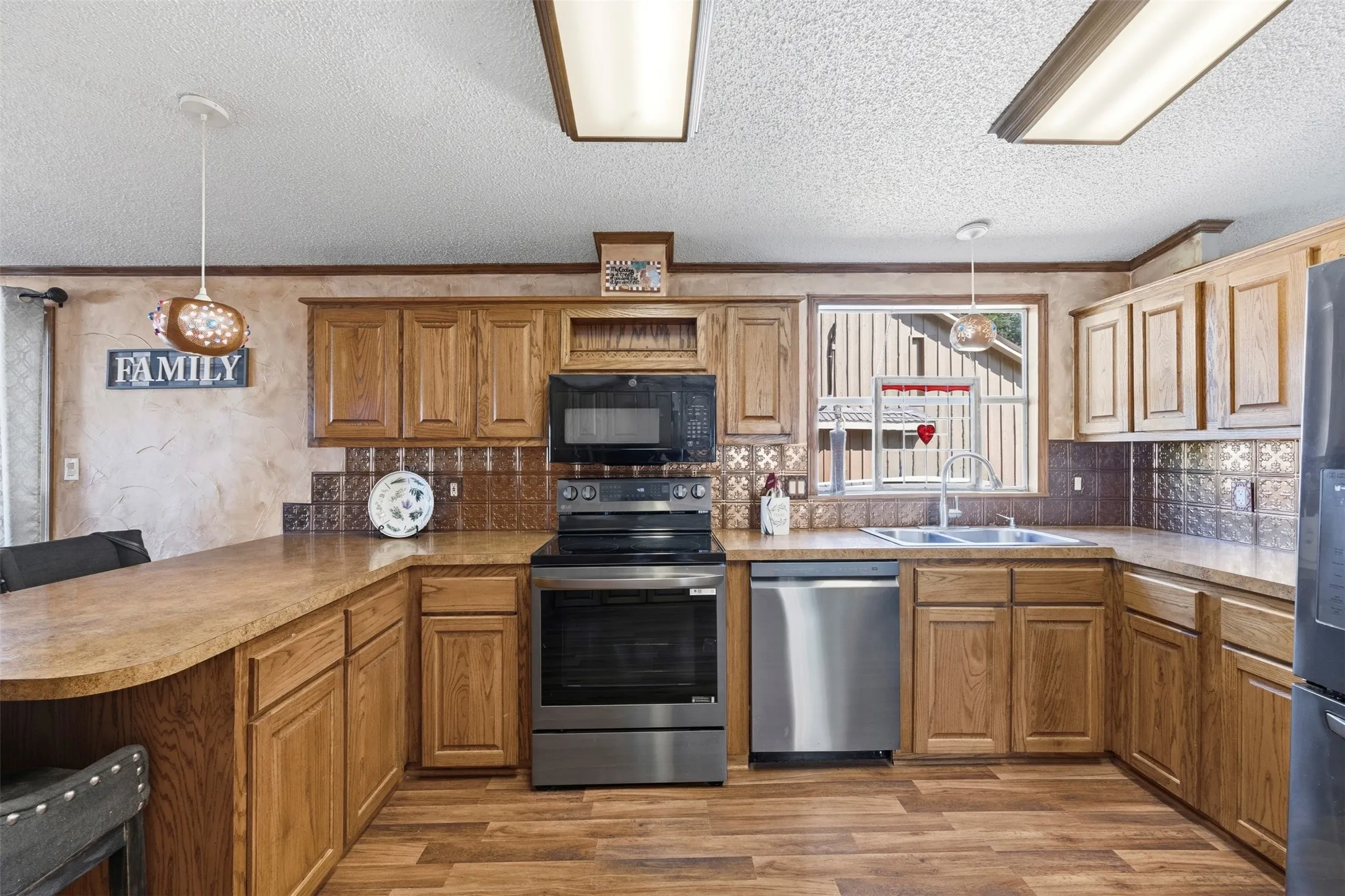 Manufactured Home For Sale in Henderson County , 18404 Pine Drive, Eustace, Texas 75124, 4 Bedroom, 2 Bathroom, 2 Garage spaces, 2,128 Sqft, built in 1996, mls#21371791, Real Estate Agent in Eustace, Homes For Sale in Henderson county, Homes For Sale in Eustace, Realtor in Eustace Texas, Real Estate Brokerage Independent Realty Texas, Luminita Cordes Realtor