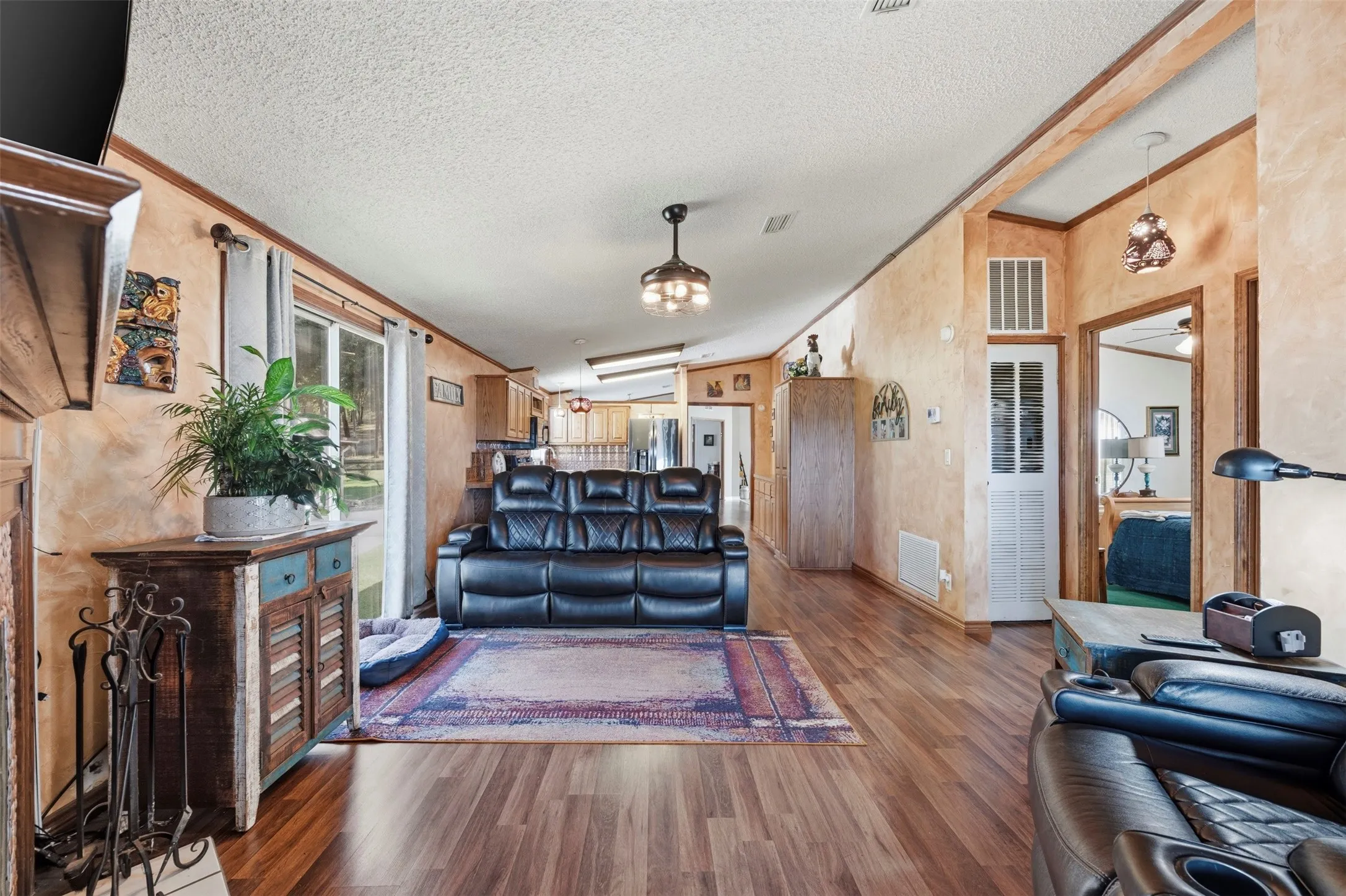Manufactured Home For Sale in Henderson County , 18404 Pine Drive, Eustace, Texas 75124, 4 Bedroom, 2 Bathroom, 2 Garage spaces, 2,128 Sqft, built in 1996, mls#21371791, Real Estate Agent in Eustace, Homes For Sale in Henderson county, Homes For Sale in Eustace, Realtor in Eustace Texas, Real Estate Brokerage Independent Realty Texas, Luminita Cordes Realtor
