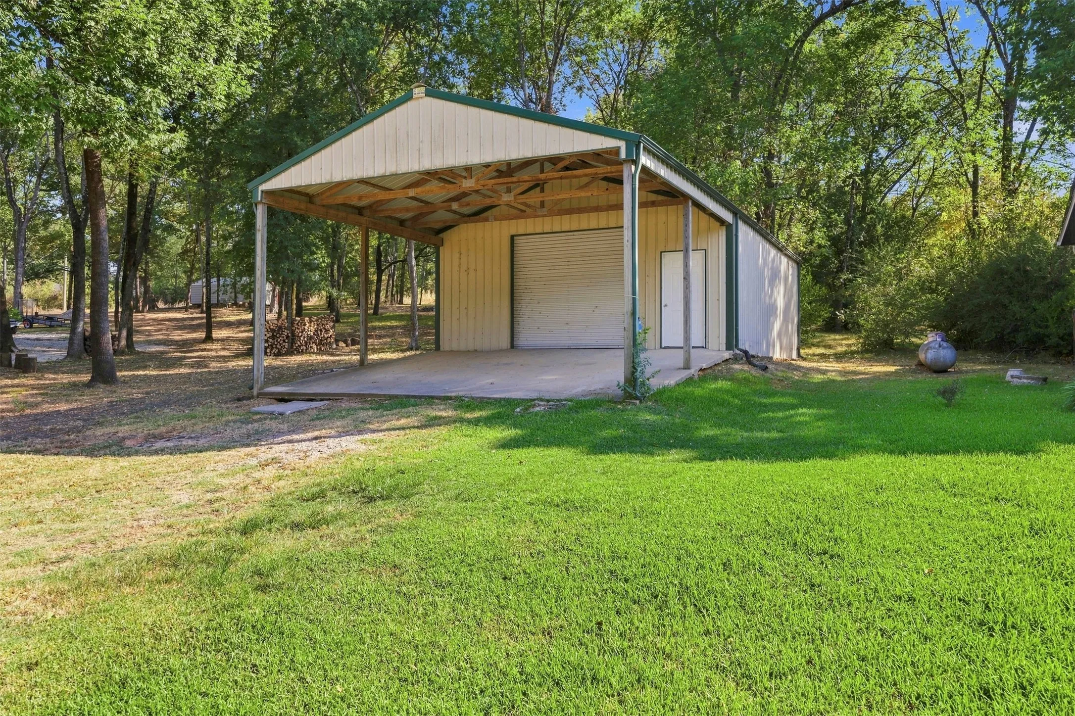 Manufactured Home For Sale in Henderson County , 18404 Pine Drive, Eustace, Texas 75124, 4 Bedroom, 2 Bathroom, 2 Garage spaces, 2,128 Sqft, built in 1996, mls#21371791, Real Estate Agent in Eustace, Homes For Sale in Henderson county, Homes For Sale in Eustace, Realtor in Eustace Texas, Real Estate Brokerage Independent Realty Texas, Luminita Cordes Realtor