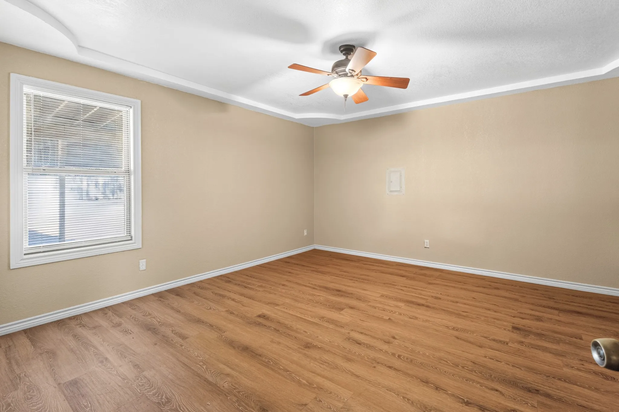 Single Family Residence For Rent in Tarrant County , 620 Oakwood Lane, Arlington, Texas 76012, 4 Bedroom, 2 Bathroom, Garage spaces, 2,000 Sqft, built in 1936, mls#21376868, Real Estate Agent in Arlington, Homes For Rent in Tarrant county, Homes For Rent in Arlington, Realtor in Arlington Texas, Real Estate Brokerage Independent Realty Texas, Luminita Cordes Realtor