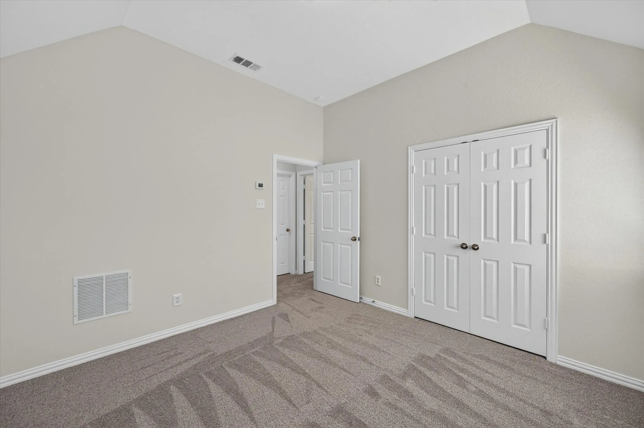 Single Family Residence For Sale in Tarrant County , 6943 Navigation Drive, Grand Prairie, Texas 75054, 5 Bedroom, 4 Bathroom, 2 Garage spaces, 3,517 Sqft, built in 2006, mls#21373404, Real Estate Agent in Grand Prairie, Homes For Sale in Tarrant county, Homes For Sale in Grand Prairie, Realtor in Grand Prairie Texas, Real Estate Brokerage Independent Realty Texas, Luminita Cordes Realtor
