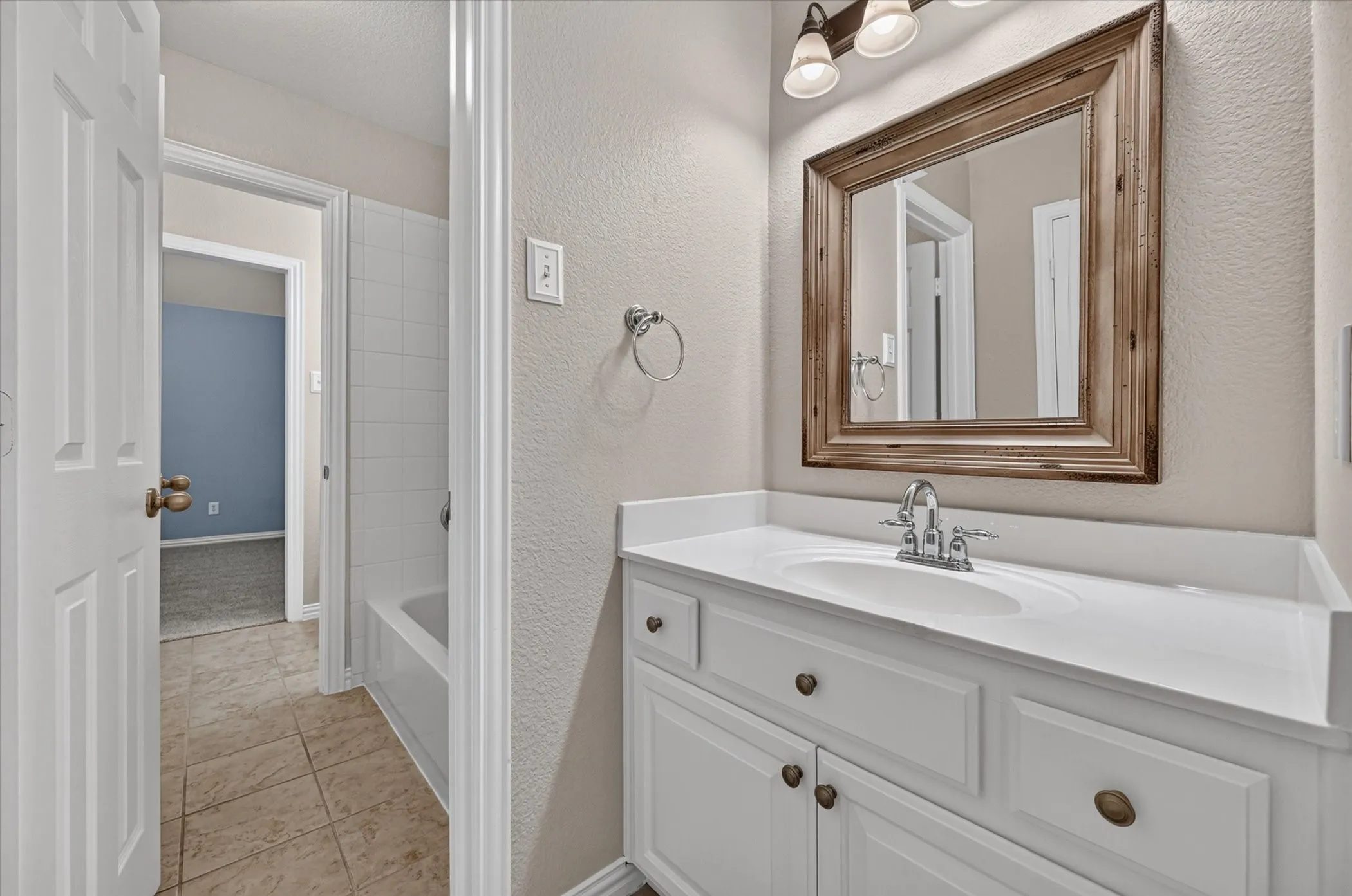 Single Family Residence For Sale in Tarrant County , 6943 Navigation Drive, Grand Prairie, Texas 75054, 5 Bedroom, 4 Bathroom, 2 Garage spaces, 3,517 Sqft, built in 2006, mls#21373404, Real Estate Agent in Grand Prairie, Homes For Sale in Tarrant county, Homes For Sale in Grand Prairie, Realtor in Grand Prairie Texas, Real Estate Brokerage Independent Realty Texas, Luminita Cordes Realtor