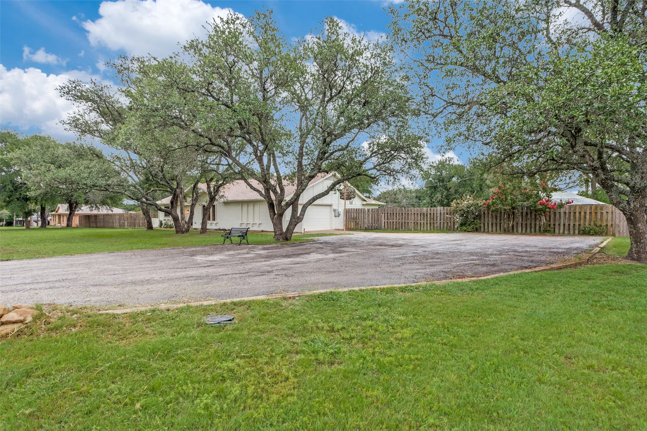 Single Family Residence For Sale in Parker County , 3013 Cactus Road, Willow Park, Texas 76087, 3 Bedroom, 2 Bathroom, 2 Garage spaces, 1,905 Sqft, built in 1977, mls#21376865, Real Estate Agent in Willow Park, Homes For Sale in Parker county, Homes For Sale in Willow Park, Realtor in Willow Park Texas, Real Estate Brokerage Independent Realty Texas, Luminita Cordes Realtor