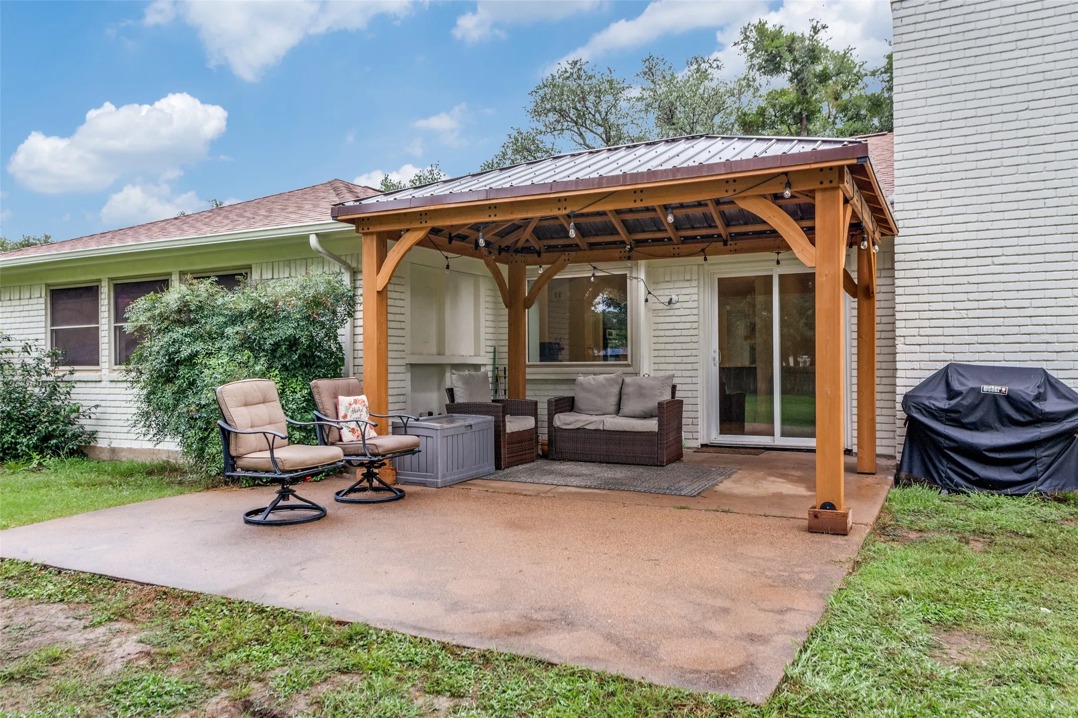 Single Family Residence For Sale in Parker County , 3013 Cactus Road, Willow Park, Texas 76087, 3 Bedroom, 2 Bathroom, 2 Garage spaces, 1,905 Sqft, built in 1977, mls#21376865, Real Estate Agent in Willow Park, Homes For Sale in Parker county, Homes For Sale in Willow Park, Realtor in Willow Park Texas, Real Estate Brokerage Independent Realty Texas, Luminita Cordes Realtor