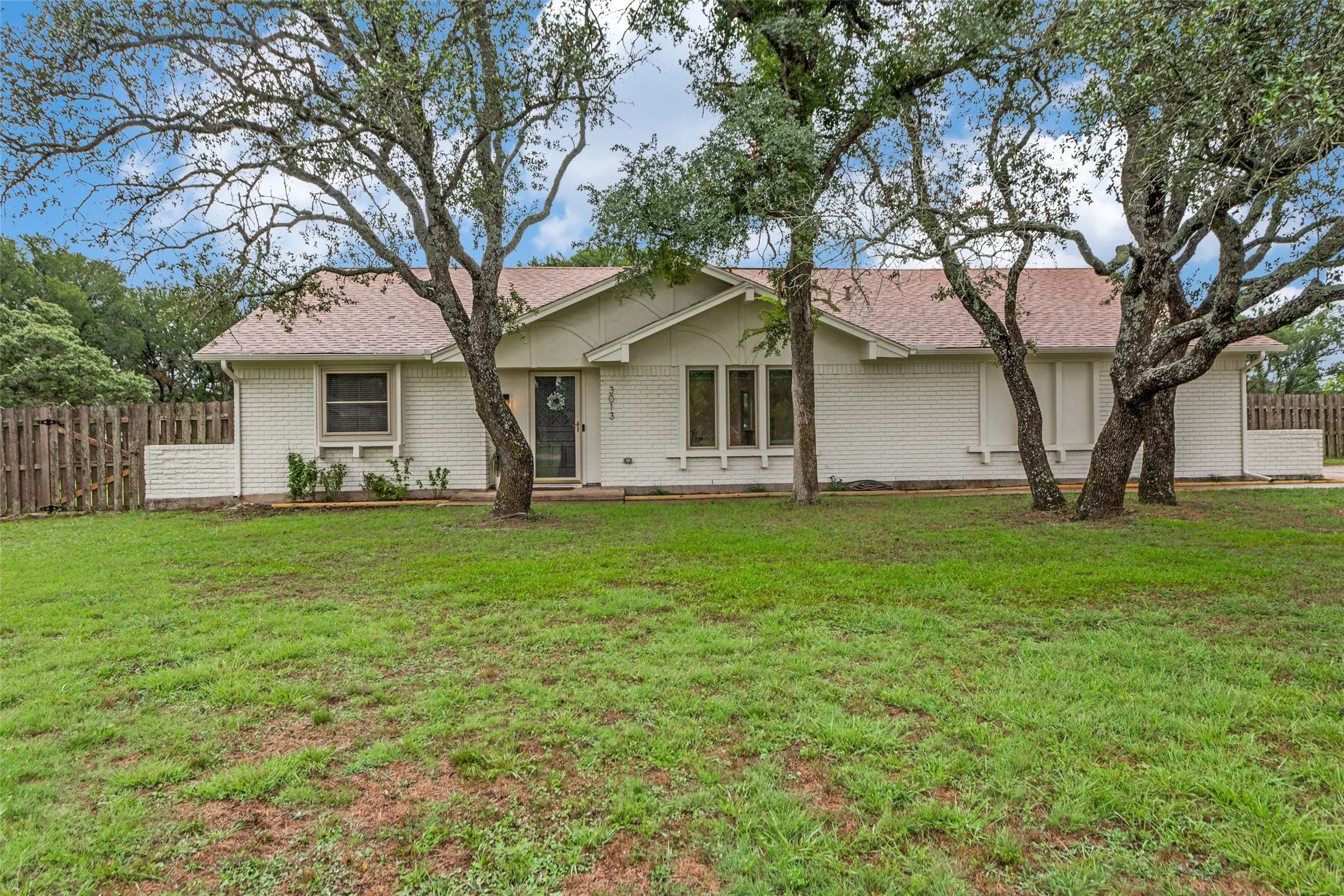Single Family Residence For Sale in Parker County , 3013 Cactus Road, Willow Park, Texas 76087, 3 Bedroom, 2 Bathroom, 2 Garage spaces, 1,905 Sqft, built in 1977, mls#21376865, Real Estate Agent in Willow Park, Homes For Sale in Parker county, Homes For Sale in Willow Park, Realtor in Willow Park Texas, Real Estate Brokerage Independent Realty Texas, Luminita Cordes Realtor