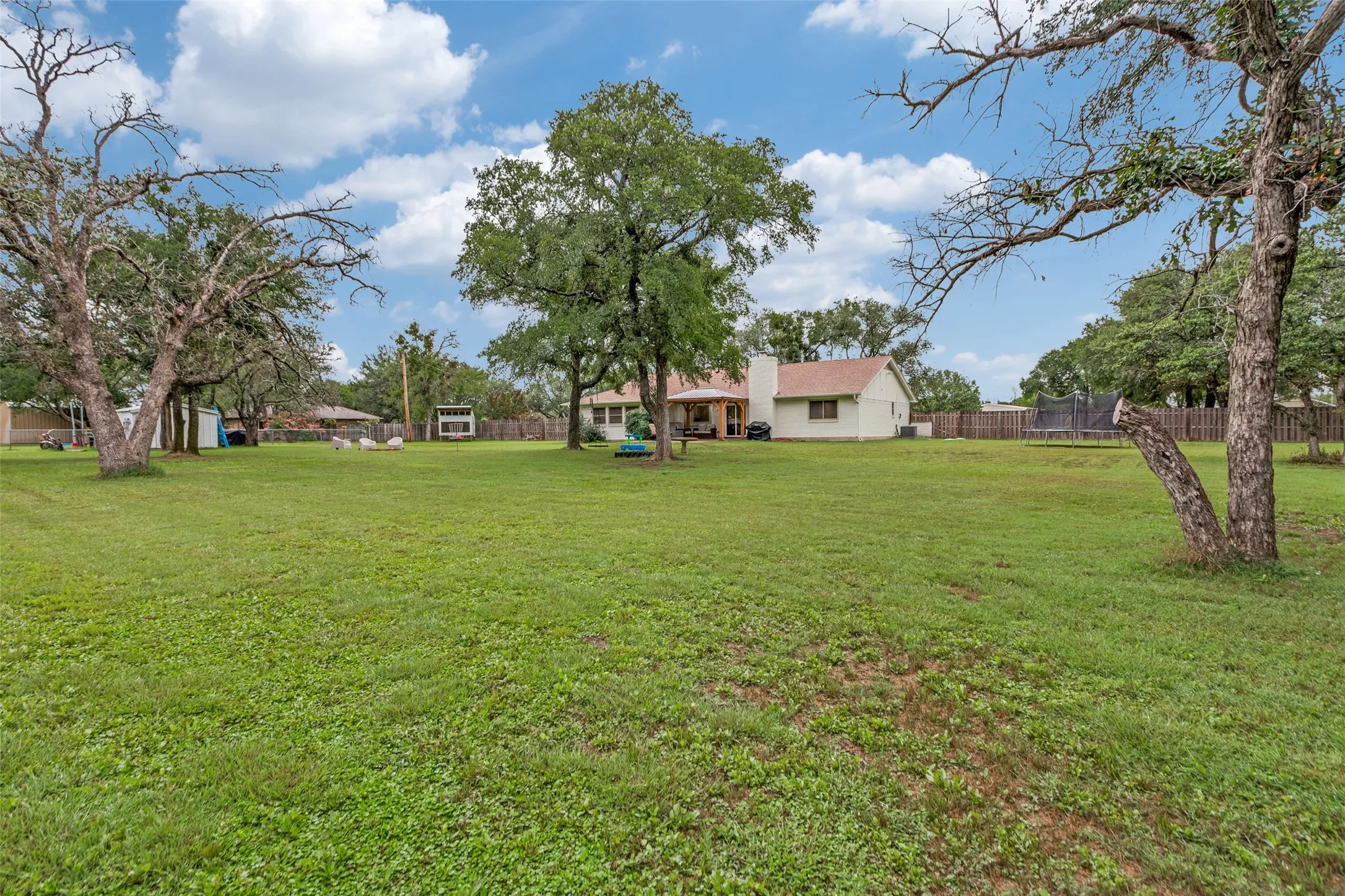 Single Family Residence For Sale in Parker County , 3013 Cactus Road, Willow Park, Texas 76087, 3 Bedroom, 2 Bathroom, 2 Garage spaces, 1,905 Sqft, built in 1977, mls#21376865, Real Estate Agent in Willow Park, Homes For Sale in Parker county, Homes For Sale in Willow Park, Realtor in Willow Park Texas, Real Estate Brokerage Independent Realty Texas, Luminita Cordes Realtor