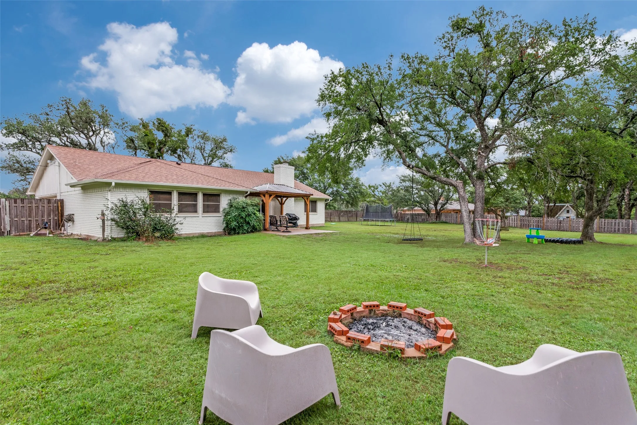 Single Family Residence For Sale in Parker County , 3013 Cactus Road, Willow Park, Texas 76087, 3 Bedroom, 2 Bathroom, 2 Garage spaces, 1,905 Sqft, built in 1977, mls#21376865, Real Estate Agent in Willow Park, Homes For Sale in Parker county, Homes For Sale in Willow Park, Realtor in Willow Park Texas, Real Estate Brokerage Independent Realty Texas, Luminita Cordes Realtor