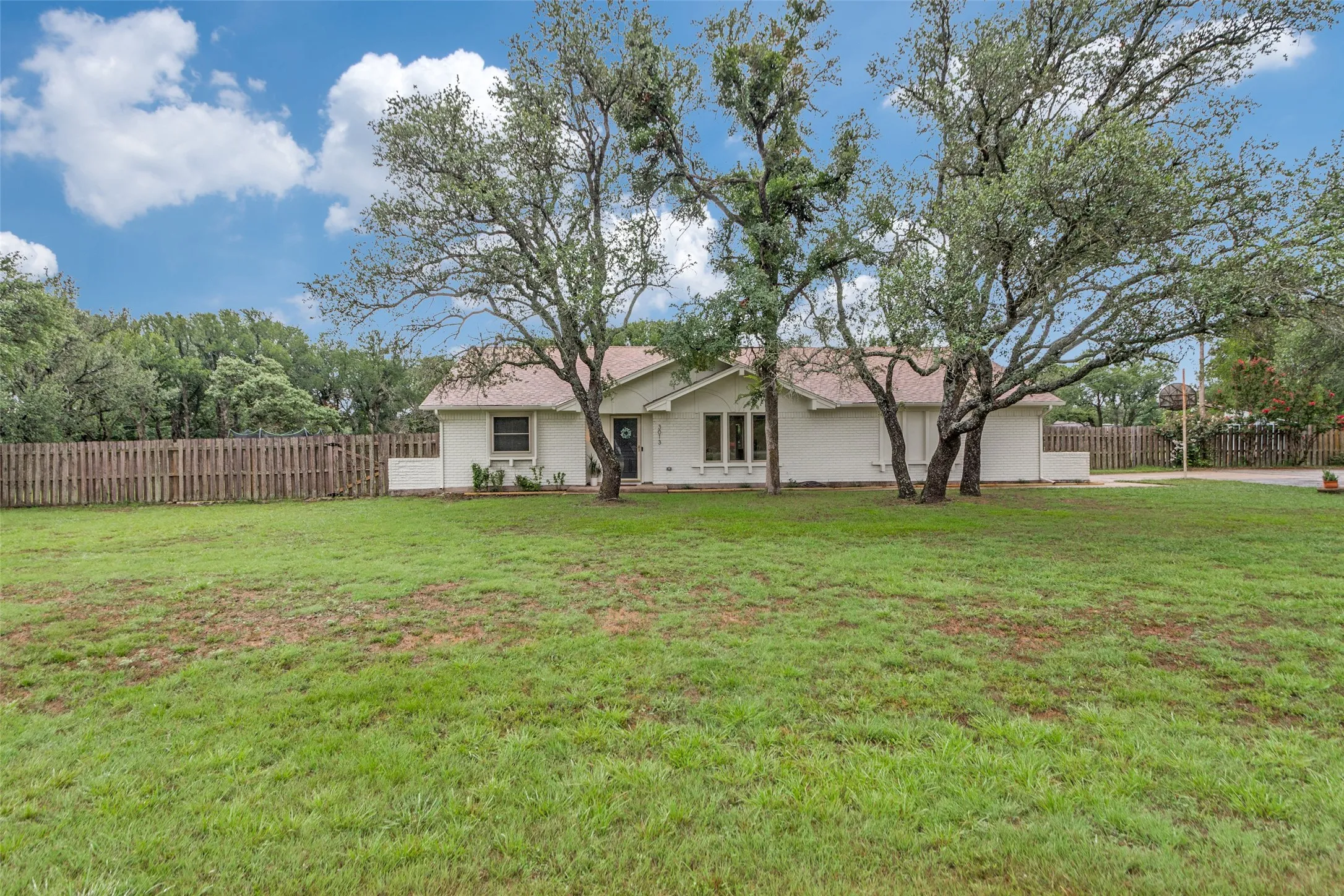 Single Family Residence For Sale in Parker County , 3013 Cactus Road, Willow Park, Texas 76087, 3 Bedroom, 2 Bathroom, 2 Garage spaces, 1,905 Sqft, built in 1977, mls#21376865, Real Estate Agent in Willow Park, Homes For Sale in Parker county, Homes For Sale in Willow Park, Realtor in Willow Park Texas, Real Estate Brokerage Independent Realty Texas, Luminita Cordes Realtor
