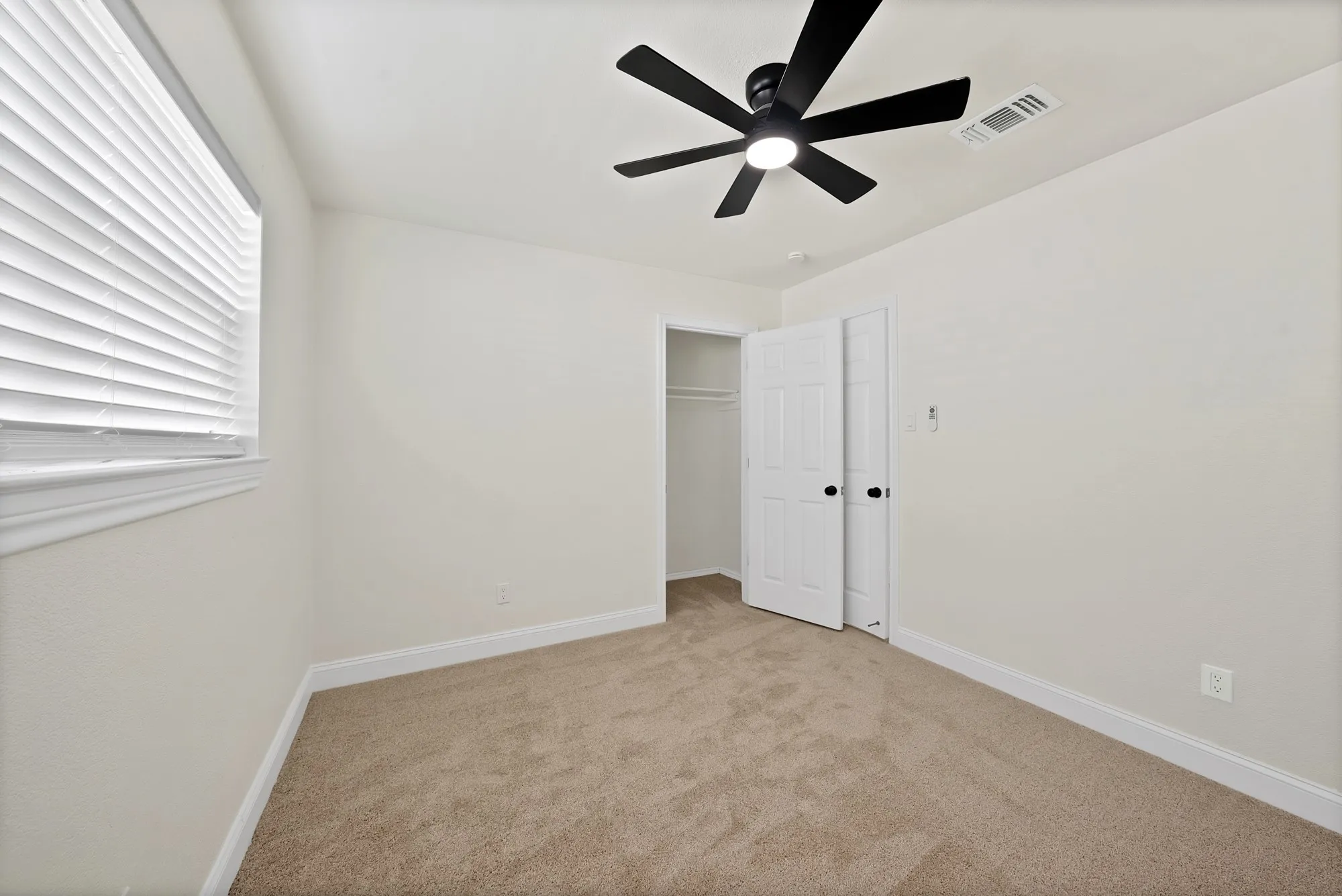 Single Family Residence For Sale in Tarrant County , 2302 E Mitchell Street, Arlington, Texas 76010, 3 Bedroom, 2 Bathroom, 2 Garage spaces, 1,550 Sqft, built in 1967, mls#21373912, Real Estate Agent in Arlington, Homes For Sale in Tarrant county, Homes For Sale in Arlington, Realtor in Arlington Texas, Real Estate Brokerage Independent Realty Texas, Luminita Cordes Realtor
