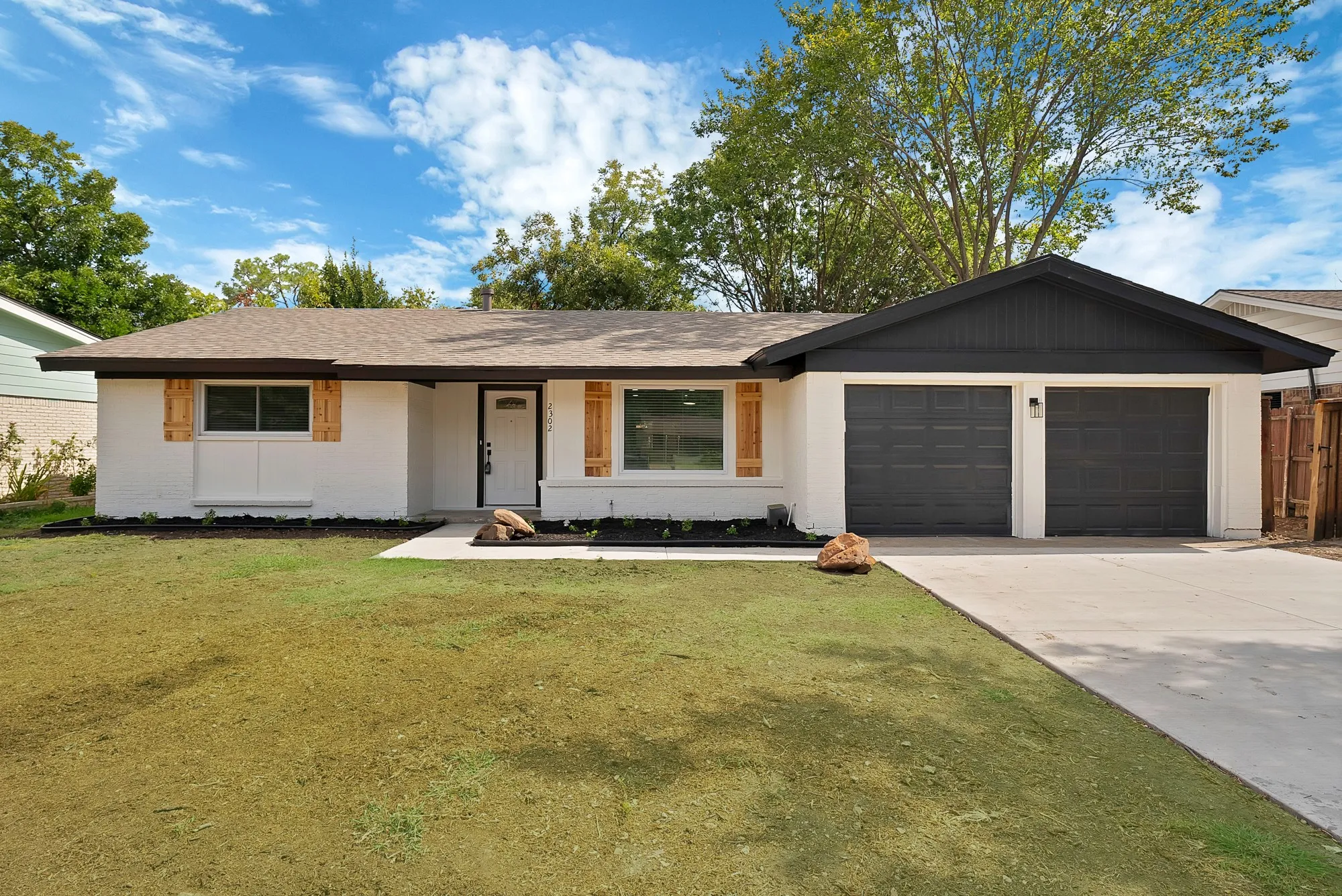 Single Family Residence For Sale in Tarrant County , 2302 E Mitchell Street, Arlington, Texas 76010, 3 Bedroom, 2 Bathroom, 2 Garage spaces, 1,550 Sqft, built in 1967, mls#21373912, Real Estate Agent in Arlington, Homes For Sale in Tarrant county, Homes For Sale in Arlington, Realtor in Arlington Texas, Real Estate Brokerage Independent Realty Texas, Luminita Cordes Realtor