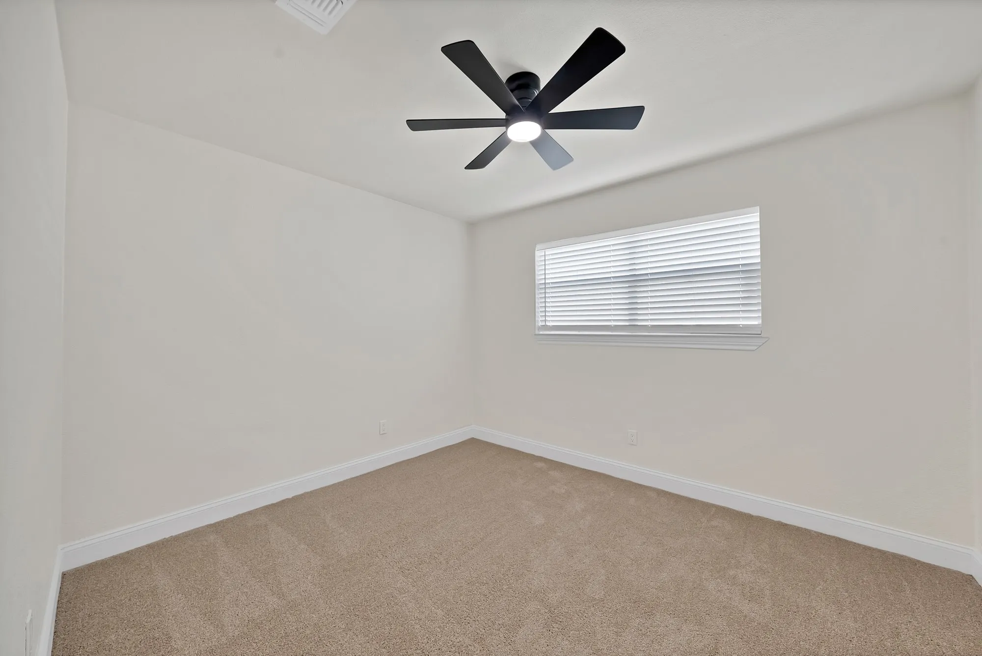 Single Family Residence For Sale in Tarrant County , 2302 E Mitchell Street, Arlington, Texas 76010, 3 Bedroom, 2 Bathroom, 2 Garage spaces, 1,550 Sqft, built in 1967, mls#21373912, Real Estate Agent in Arlington, Homes For Sale in Tarrant county, Homes For Sale in Arlington, Realtor in Arlington Texas, Real Estate Brokerage Independent Realty Texas, Luminita Cordes Realtor