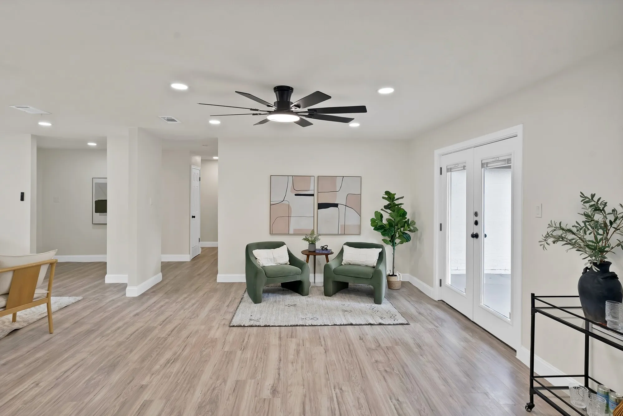 Single Family Residence For Sale in Tarrant County , 2302 E Mitchell Street, Arlington, Texas 76010, 3 Bedroom, 2 Bathroom, 2 Garage spaces, 1,550 Sqft, built in 1967, mls#21373912, Real Estate Agent in Arlington, Homes For Sale in Tarrant county, Homes For Sale in Arlington, Realtor in Arlington Texas, Real Estate Brokerage Independent Realty Texas, Luminita Cordes Realtor